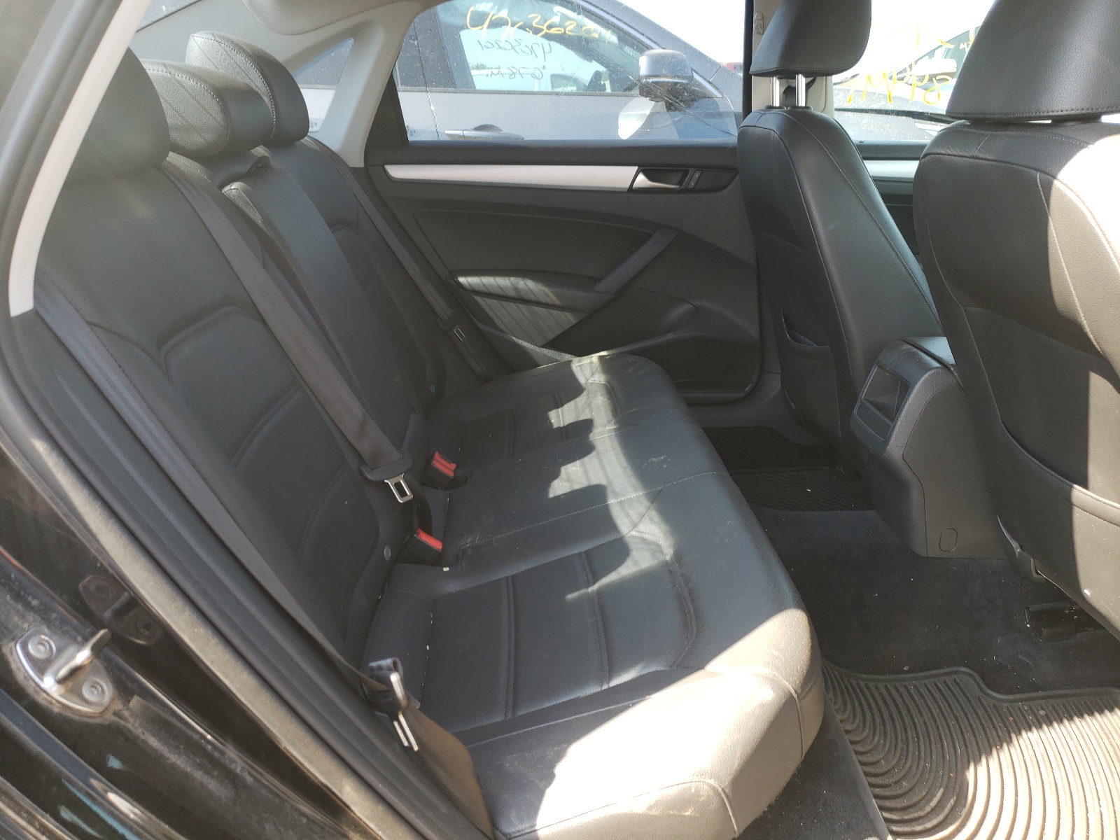 Photo 6 from auction – 2012 VOLKSWAGEN PASSAT SE with VIN 1VWBP7A35CC105848