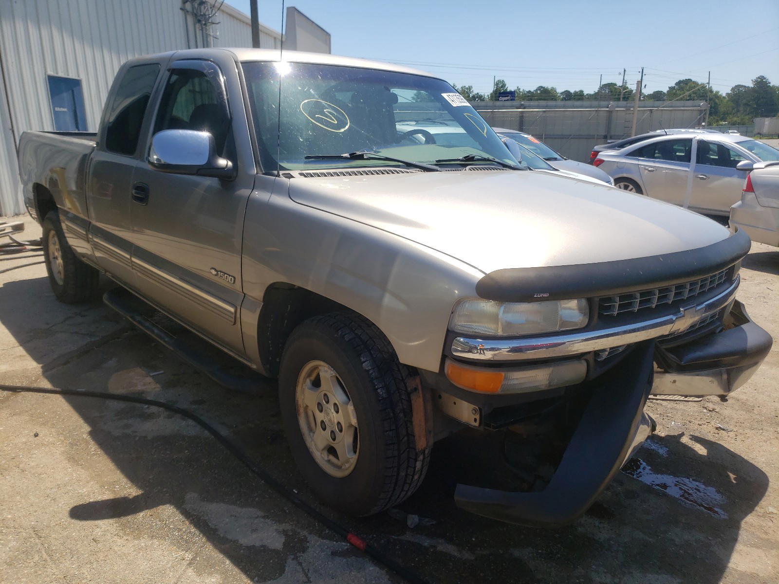 CHEVROLET SILVERADO 1999 with VIN 2GCEC19TXX1251171 - Photo from auction