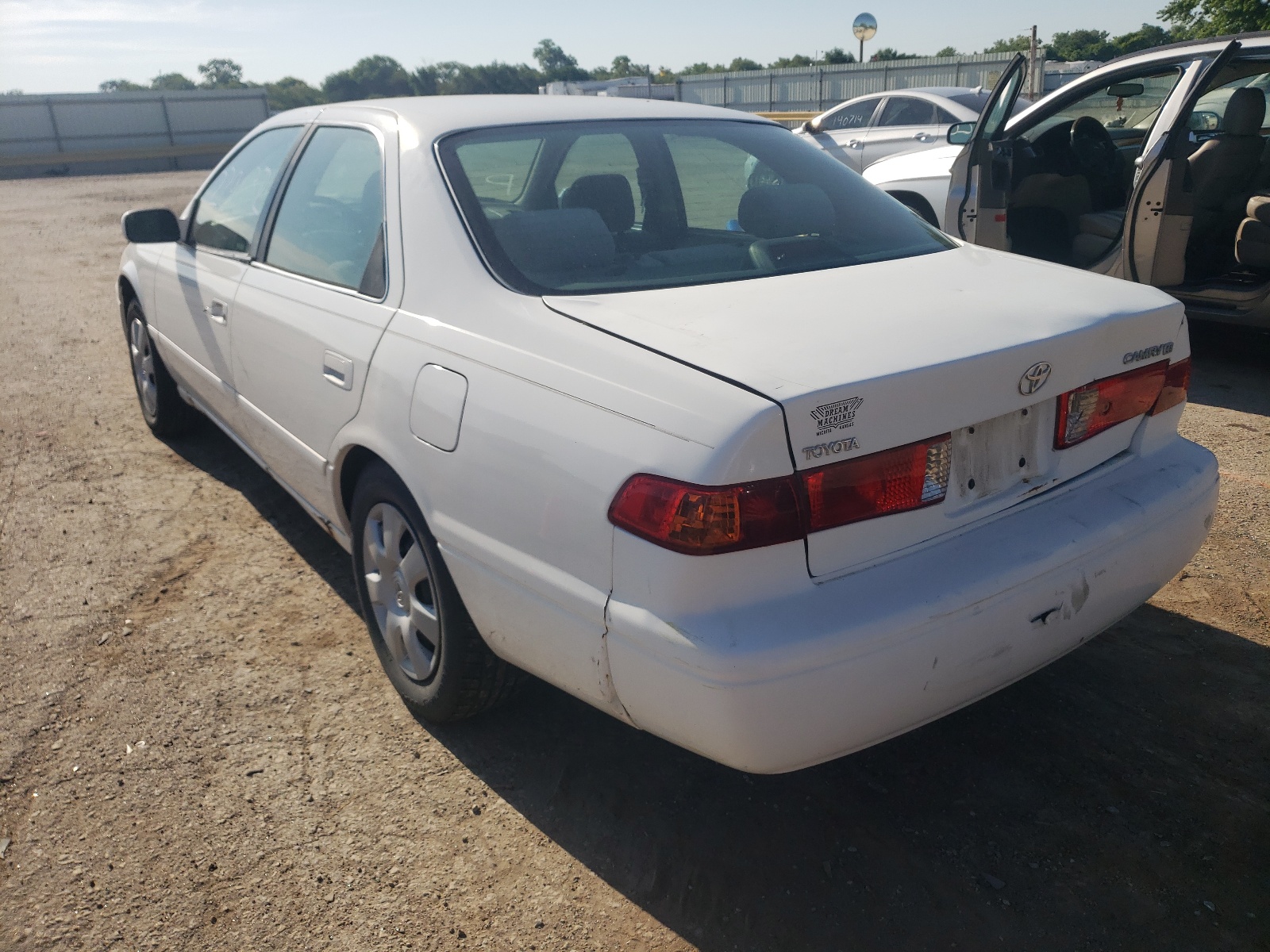 Photo 3 from auction – 2001 TOYOTA CAMRY CE with VIN 4T1BG22K51U788293