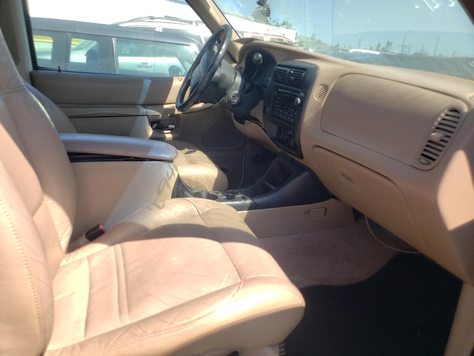Photo 5 from auction – 1999 FORD EXPLORER with VIN 1FMCU22E4XUA34737
