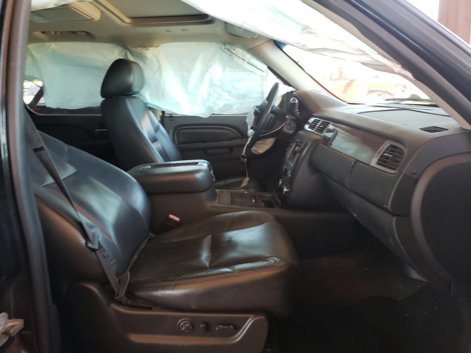 Photo 5 from auction – 2011 GMC YUKON DENA with VIN 1GKS1EEF3BR215214