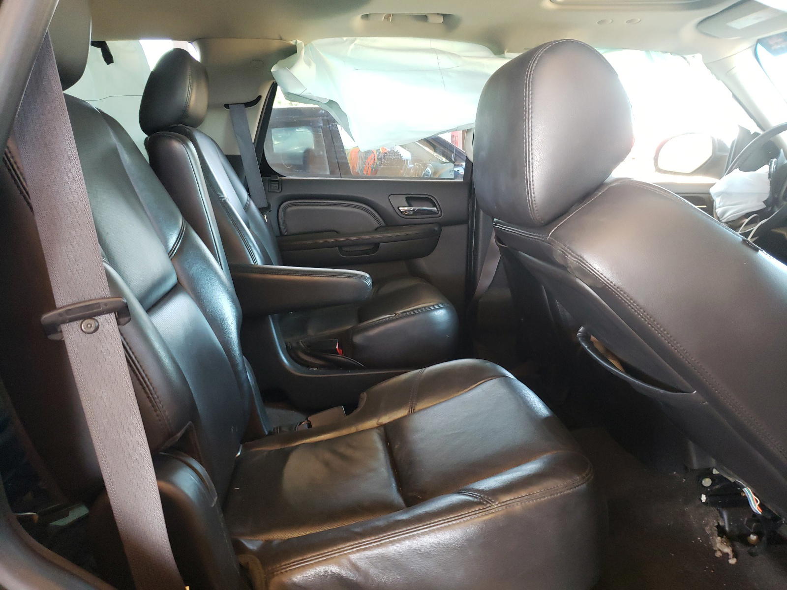 Photo 6 from auction – 2011 GMC YUKON DENA with VIN 1GKS1EEF3BR215214