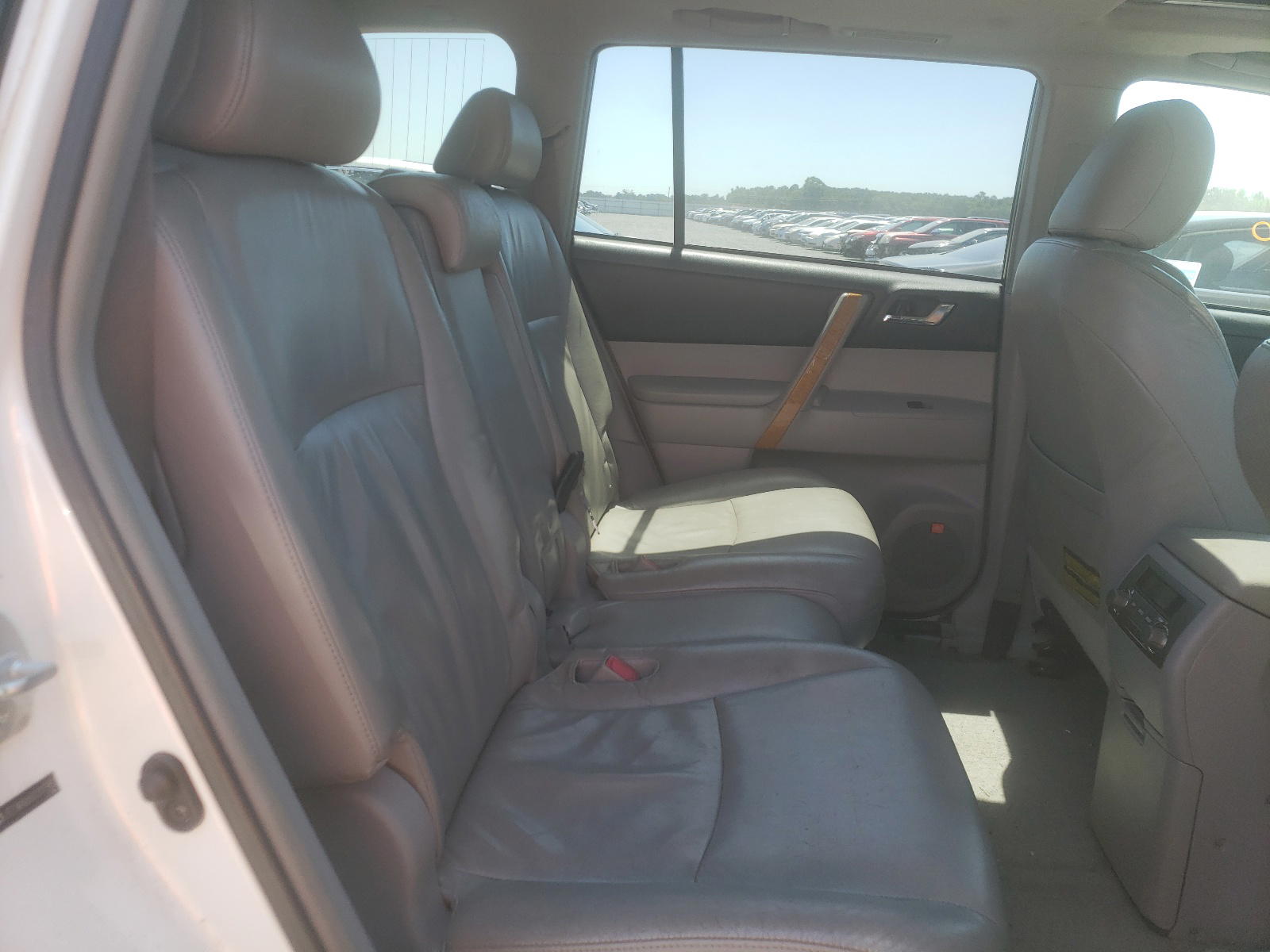 Photo 6 from auction – 2008 TOYOTA HIGHLANDER with VIN JTEEW44A582005852
