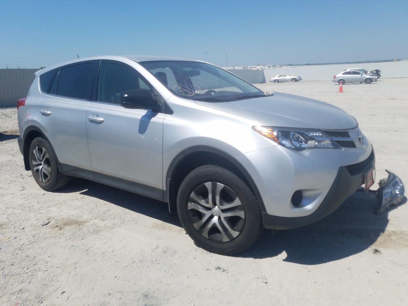 Photo 1 from auction – 2015 TOYOTA RAV4 LE with VIN JTMBFREV3FJ048224
