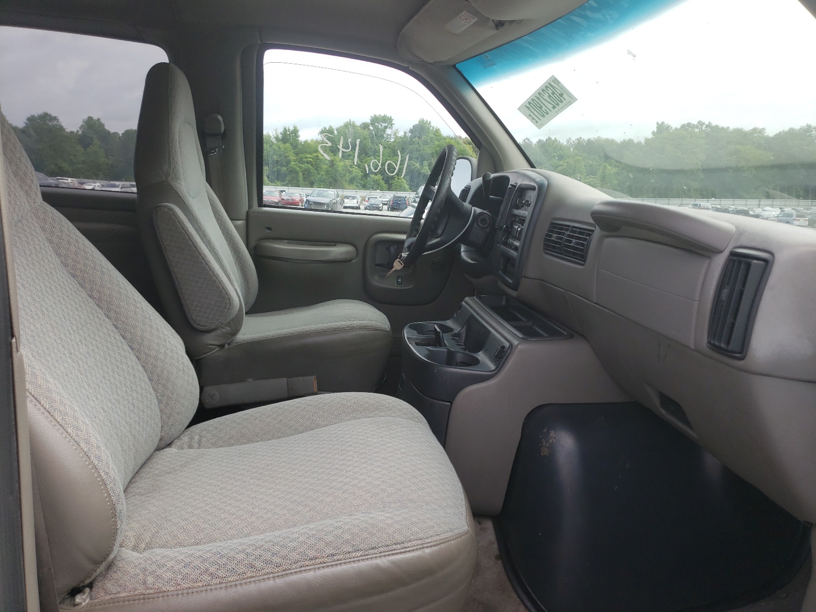 Photo 5 from auction – 2000 CHEVROLET EXPRESS G3 with VIN 1GAHG39J4Y1122967