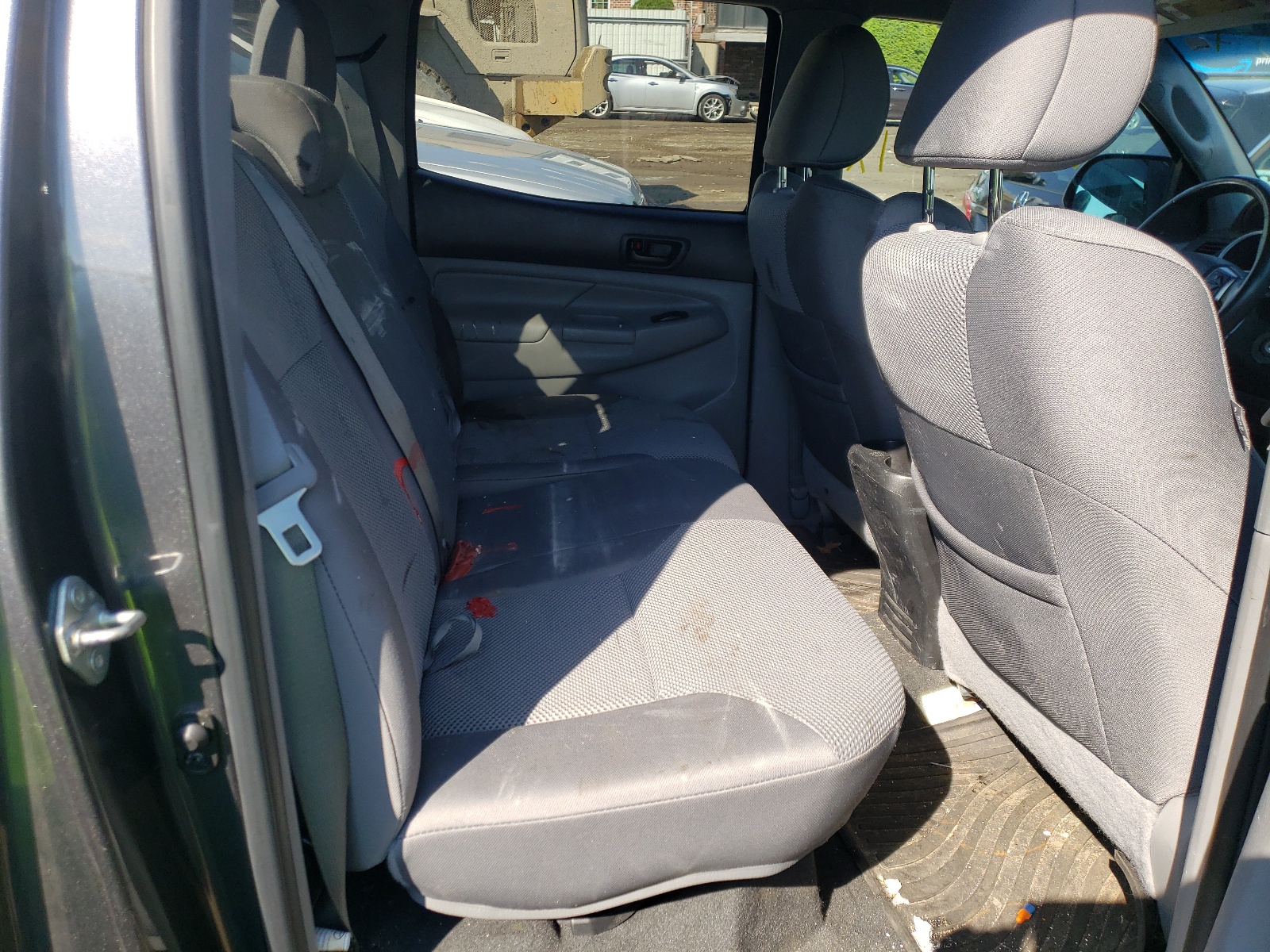 Photo 6 from auction – 2015 TOYOTA TACOMA DOU with VIN 5TFLU4EN2FX124882