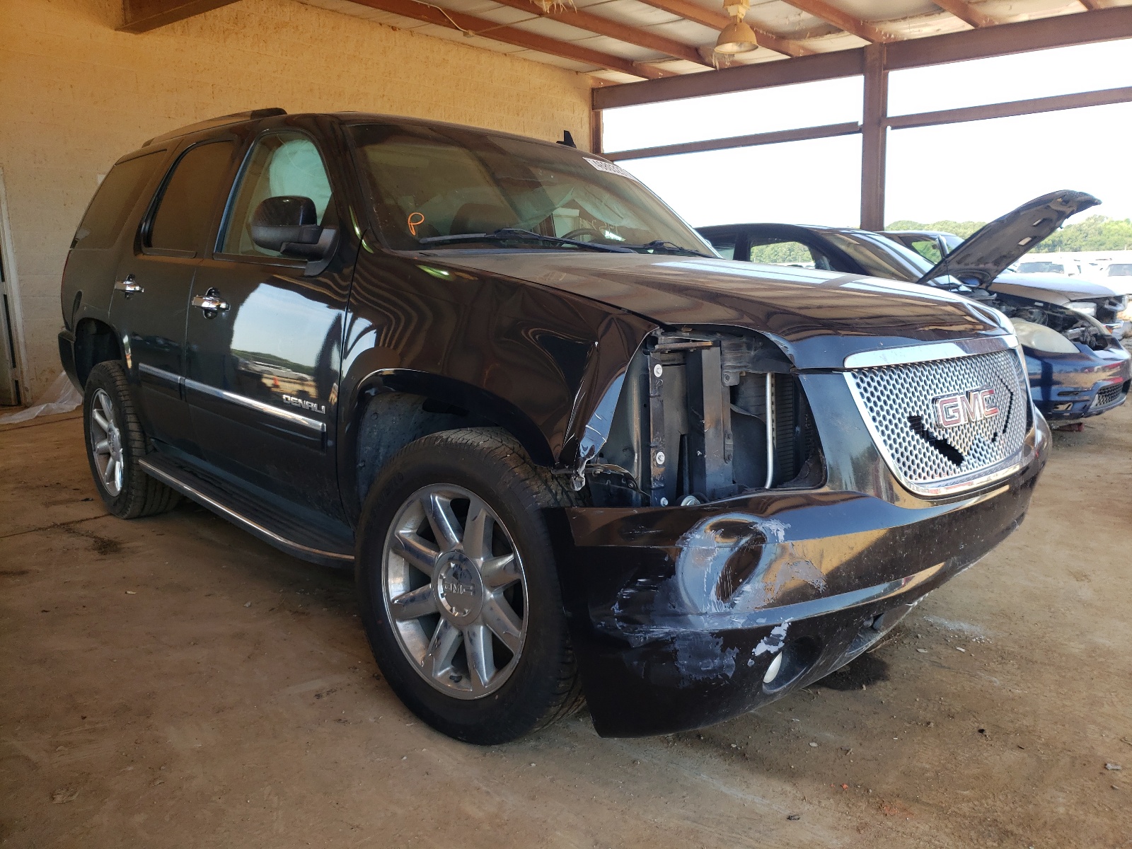 GMC YUKON DENA 2011 с VIN 1GKS1EEF3BR215214 - Фото с аукциона