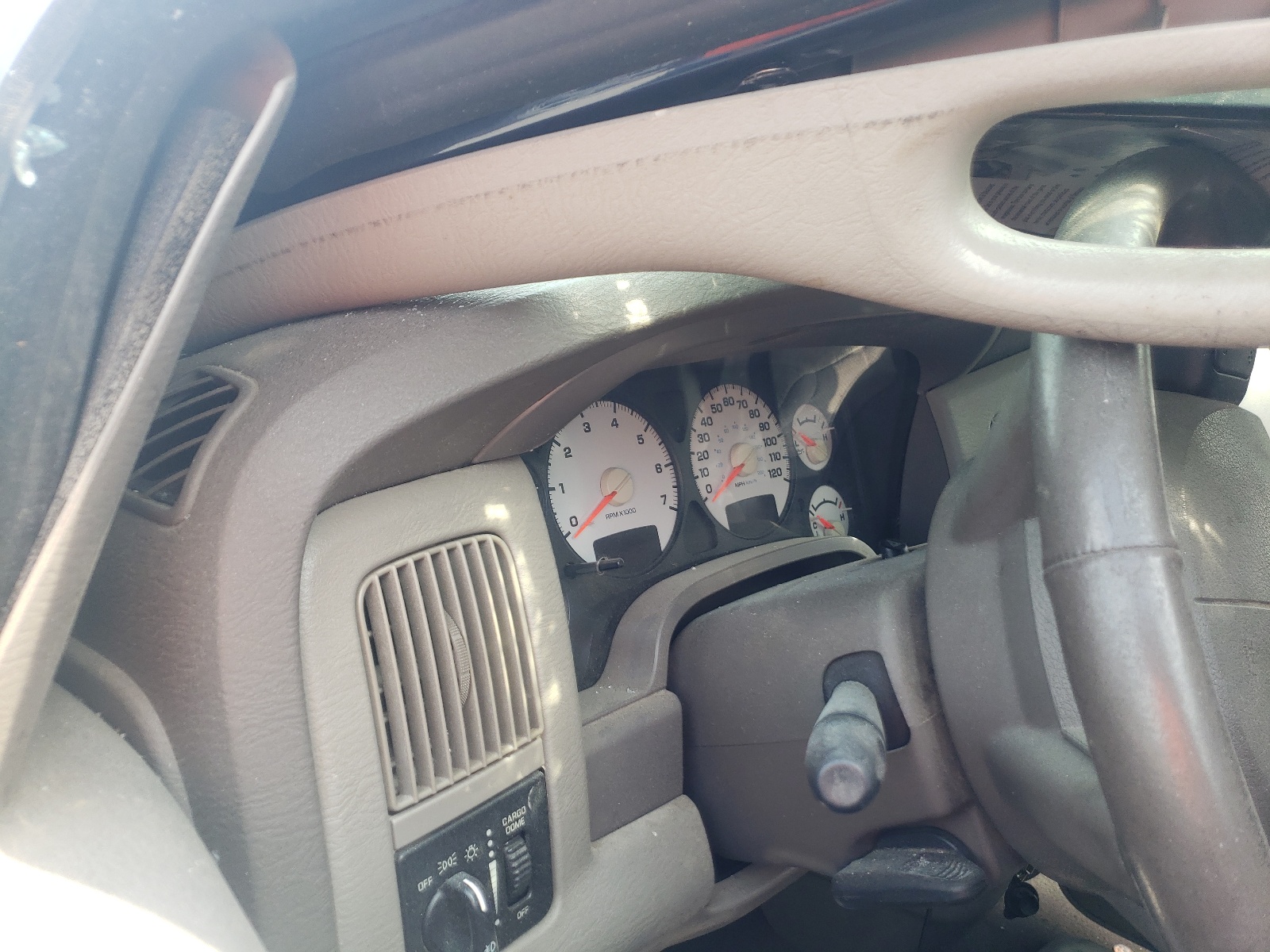 Photo 8 from auction – 2004 DODGE RAM 1500 S with VIN 1D7HU18D04J167226