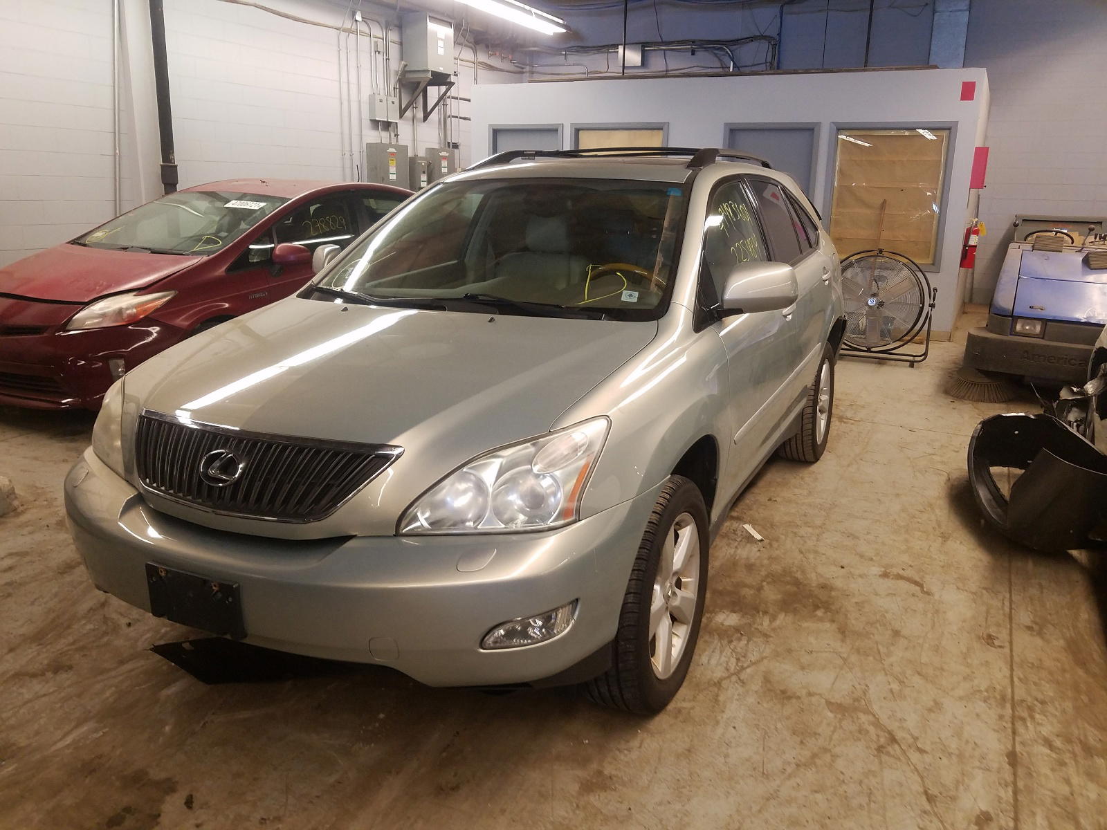 Photo 2 from auction – 2005 LEXUS RX 330 with VIN 2T2HA31U15C051485