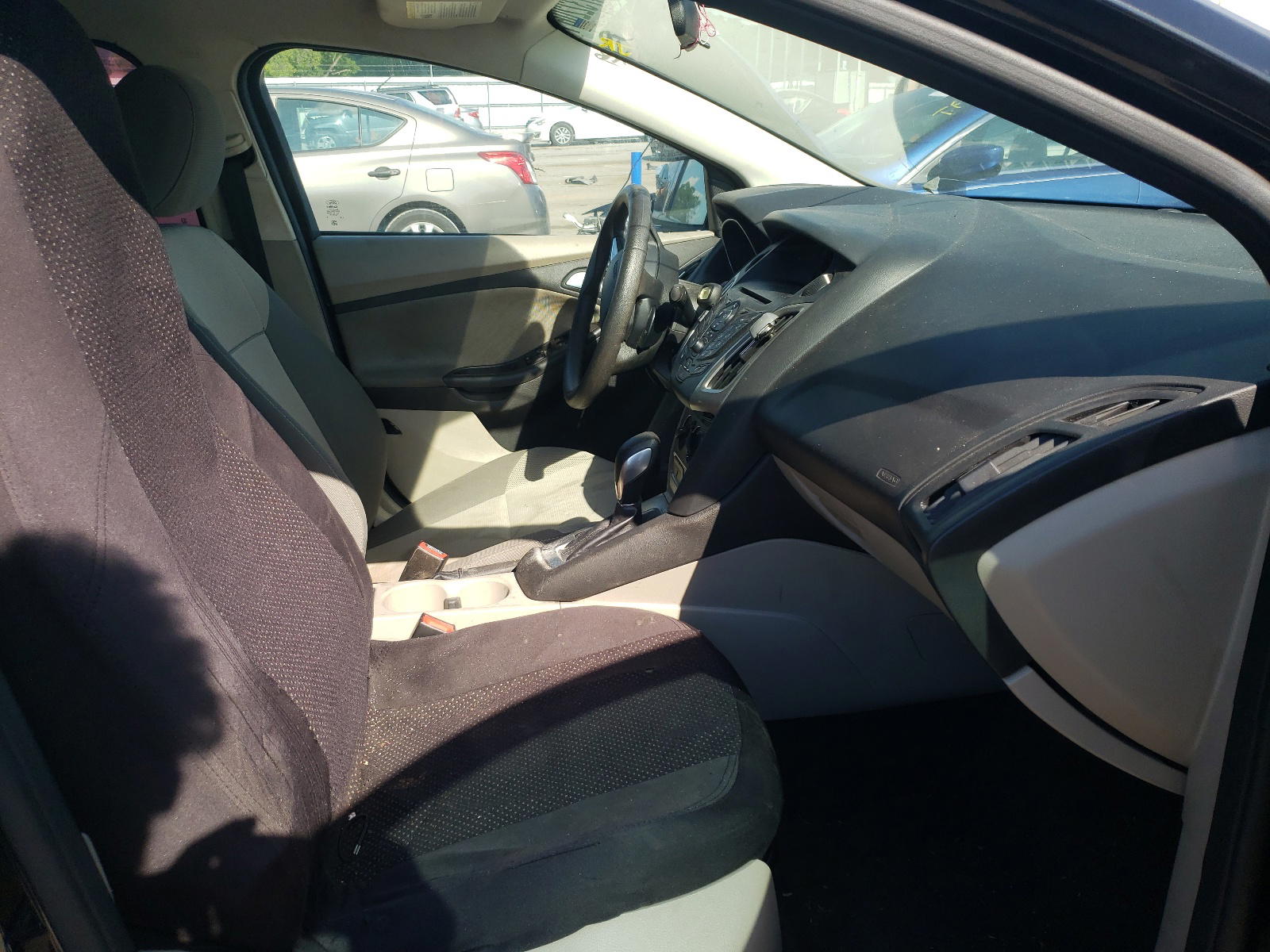 Photo 5 from auction – 2014 FORD FOCUS SE with VIN 1FADP3F22EL410124