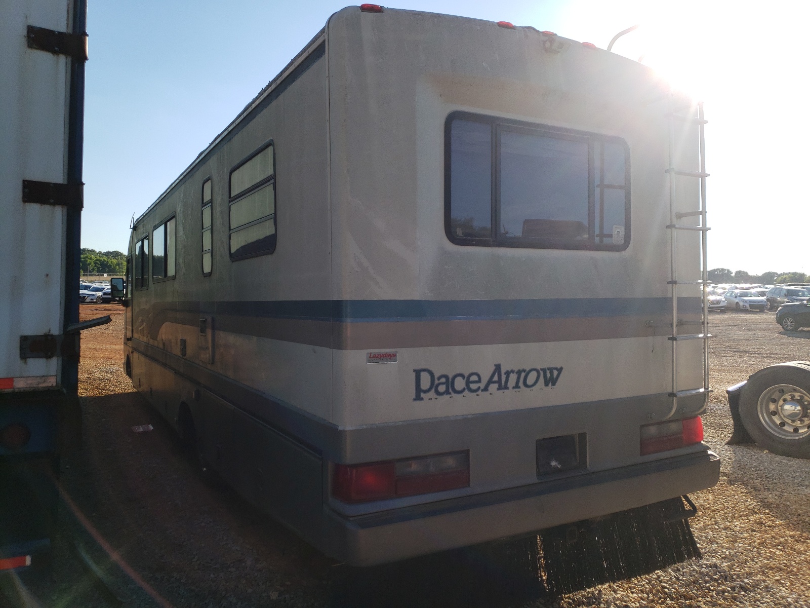 Photo 3 from auction – 1994 CHEVROLET P30 with VIN 1GBKP37N2R3321271