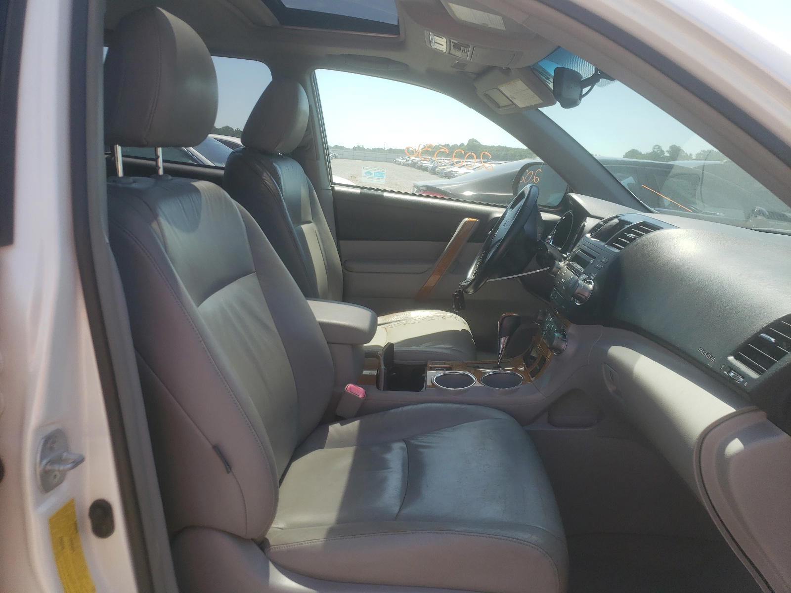 Photo 5 from auction – 2008 TOYOTA HIGHLANDER with VIN JTEEW44A582005852