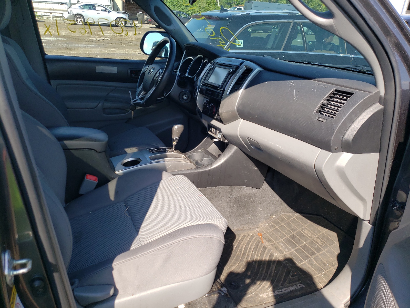 Photo 5 from auction – 2015 TOYOTA TACOMA DOU with VIN 5TFLU4EN2FX124882