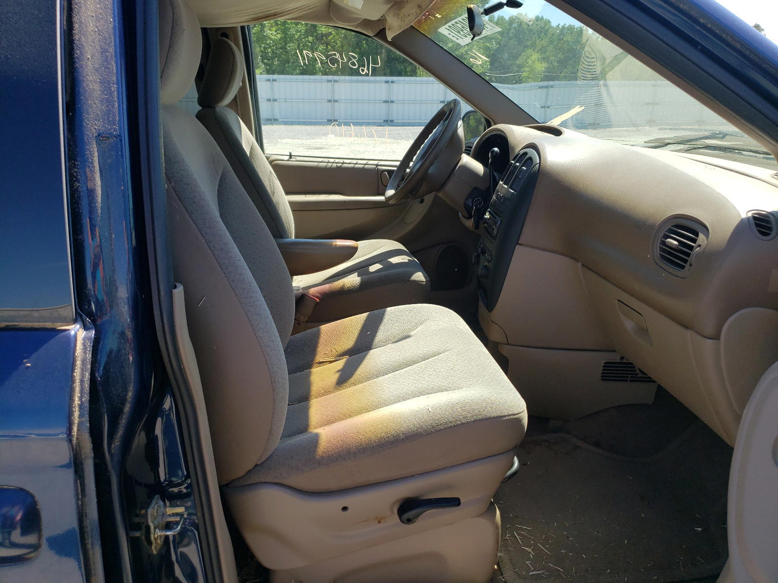Photo 5 from auction – 2002 DODGE CARAVAN with VIN 1B4GP453X2B729759