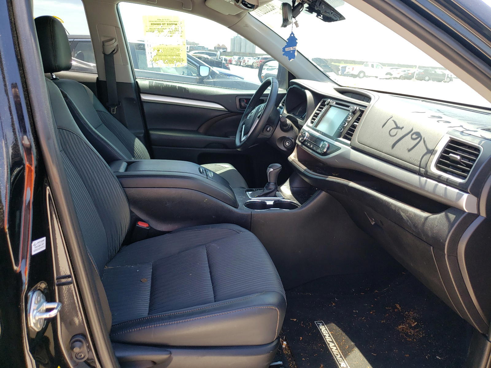 Photo 5 from auction – 2019 TOYOTA HIGHLANDER with VIN 5TDZZRFH9KS339175