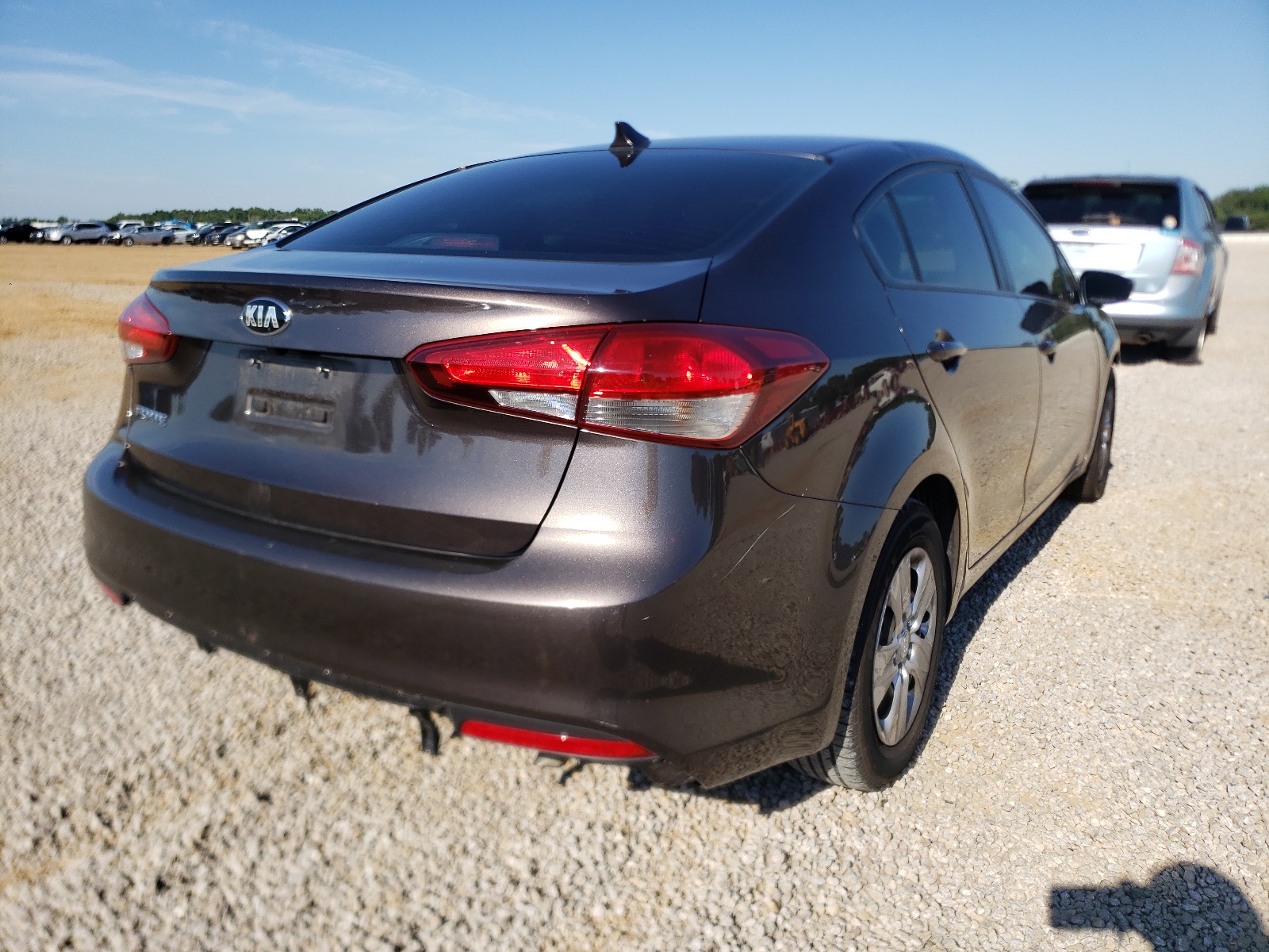 Photo 4 from auction – 2017 KIA FORTE LX with VIN 3KPFL4A77HE138156