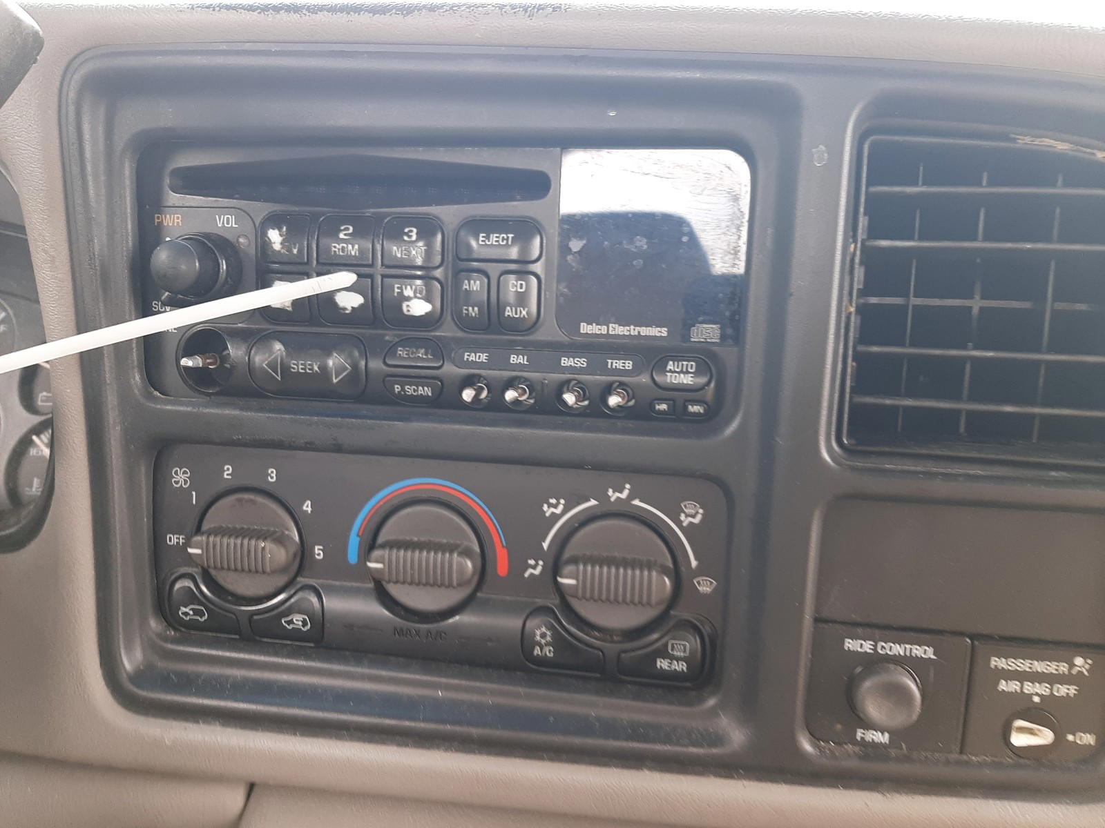 Photo 9 from auction – 2000 CHEVROLET SILVERADO with VIN 2GCEC19T6Y1190953