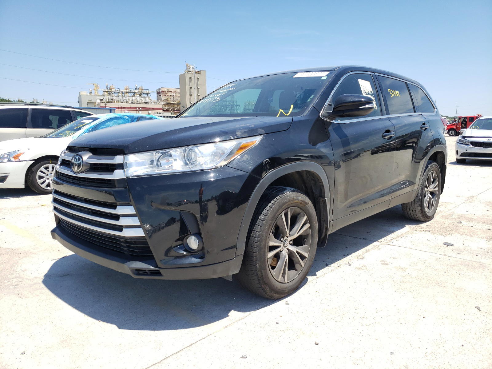 Photo 2 from auction – 2019 TOYOTA HIGHLANDER with VIN 5TDZZRFH9KS339175