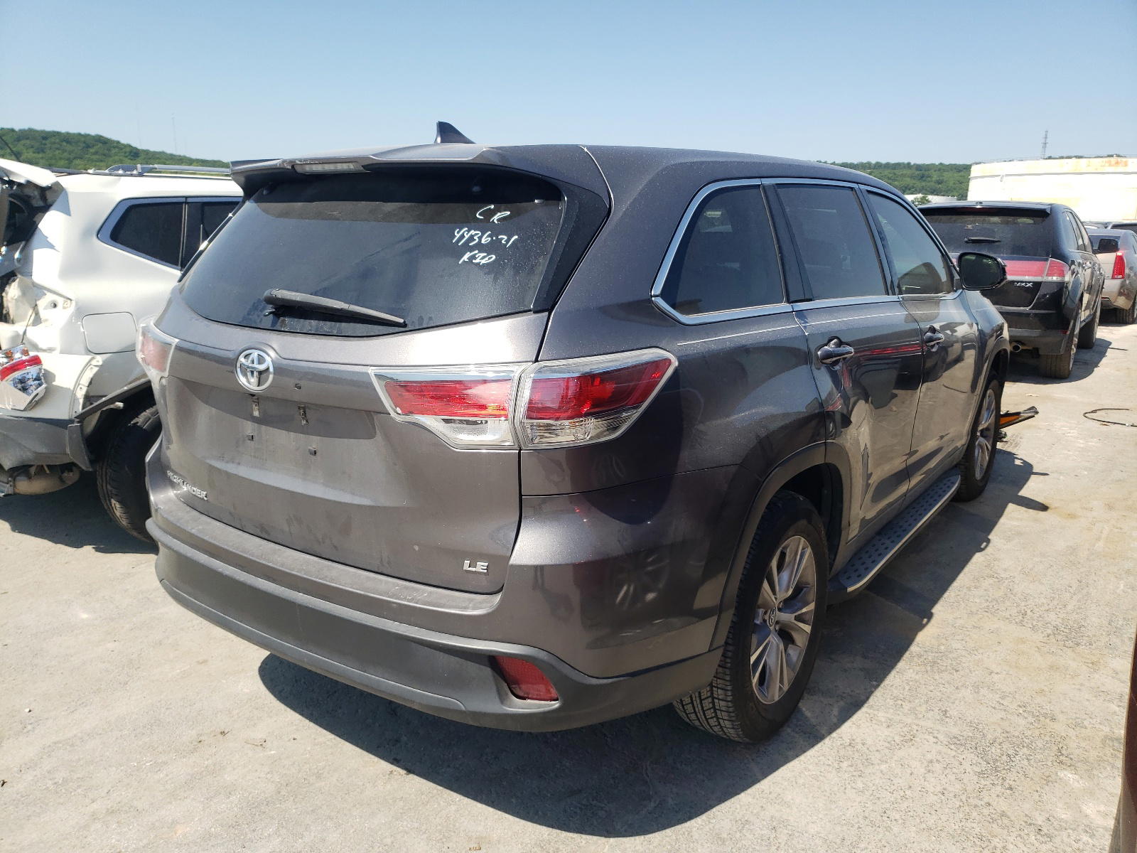 Photo 4 from auction – 2016 TOYOTA HIGHLANDER with VIN 5TDZKRFH5GS177489