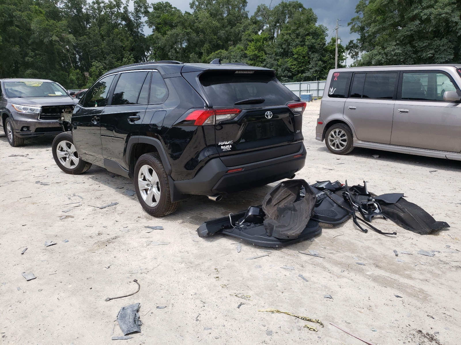 Photo 3 from auction – 2021 TOYOTA RAV4 XLE with VIN 2T3W1RFV7MC095660