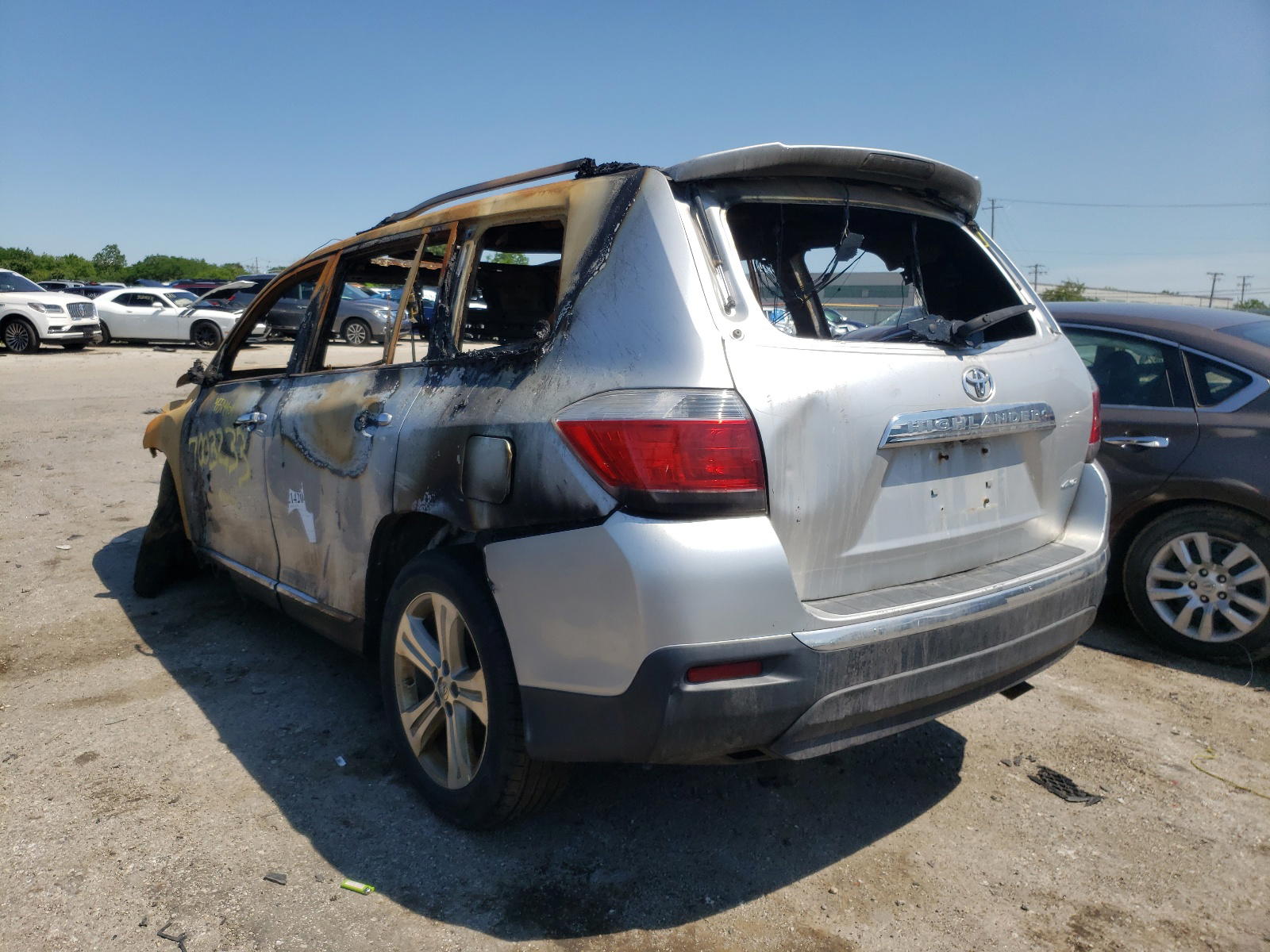 Photo 3 from auction – 2011 TOYOTA HIGHLANDER with VIN 5TDDK3EH1BS049932