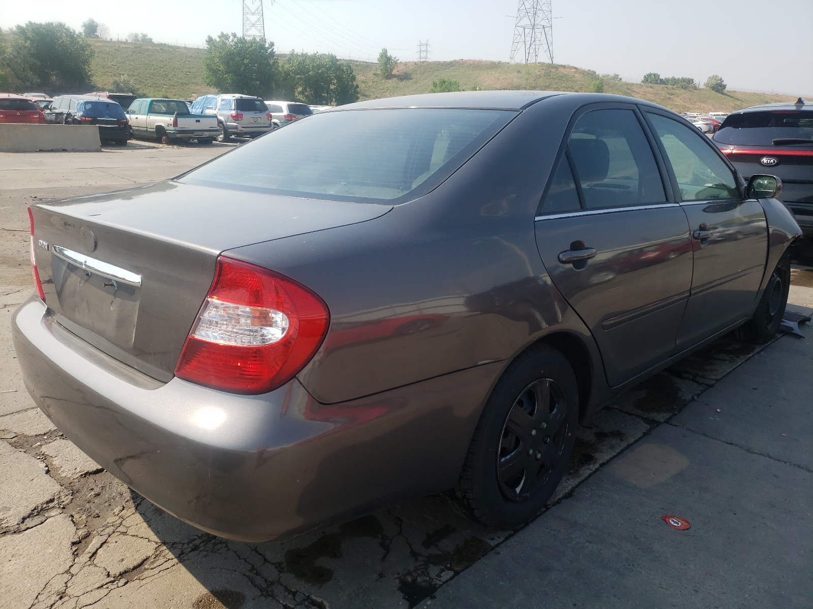 Photo 4 from auction – 2004 TOYOTA CAMRY LE with VIN 4T1BE32K24U817085