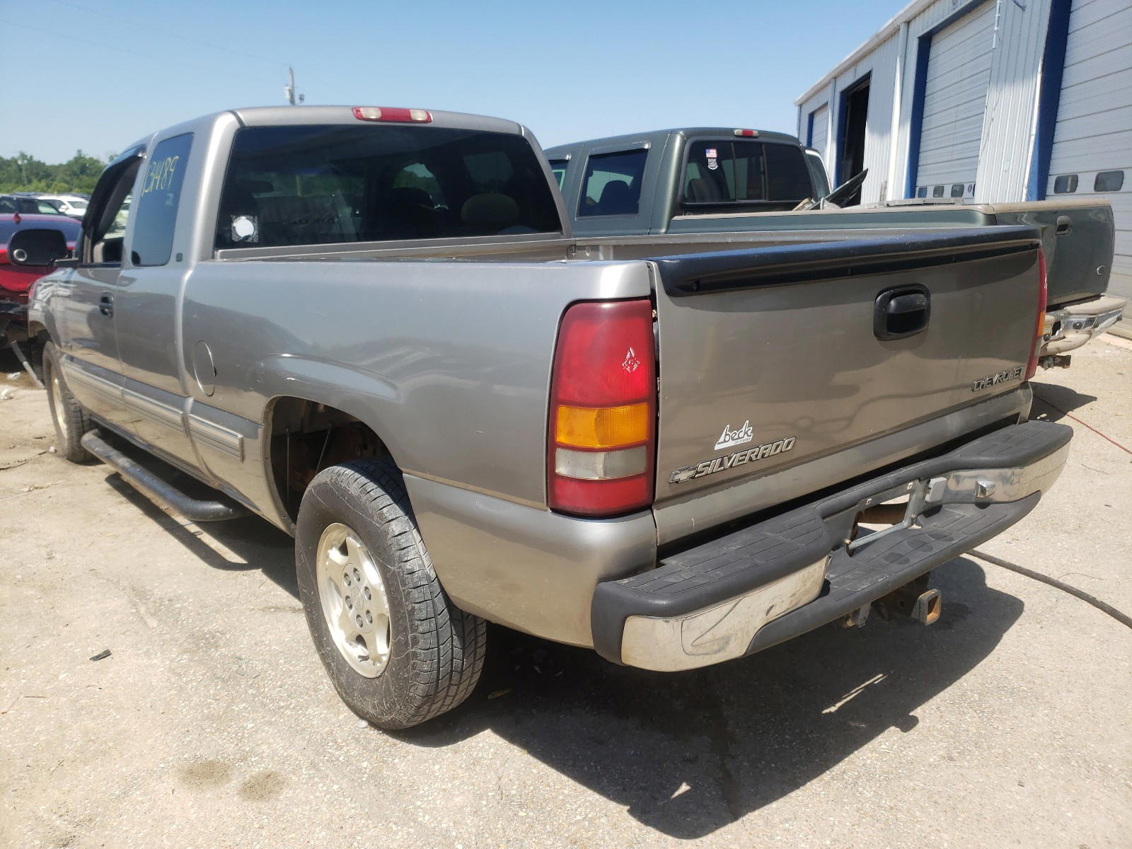 Photo 3 from auction – 1999 CHEVROLET SILVERADO with VIN 2GCEC19TXX1251171