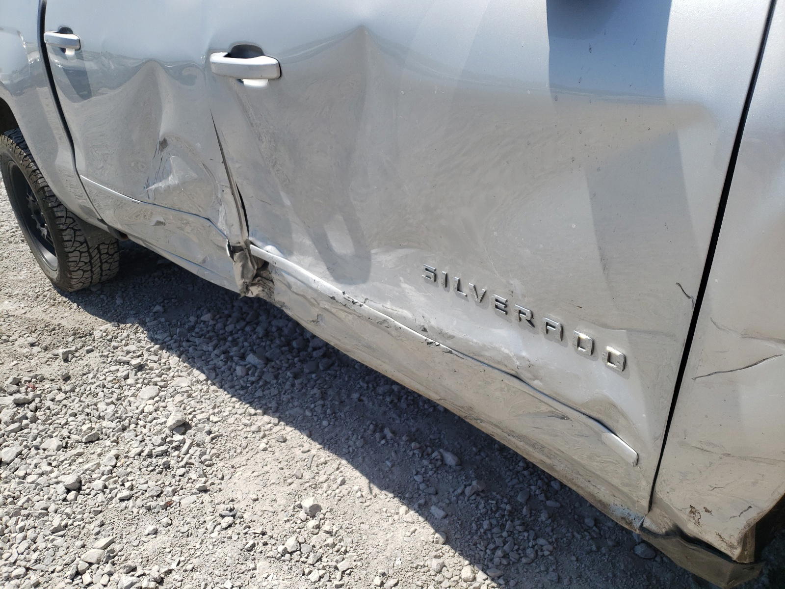 Photo 9 from auction – 2018 CHEVROLET SILVERADO with VIN 3GCUKREC7JG531695