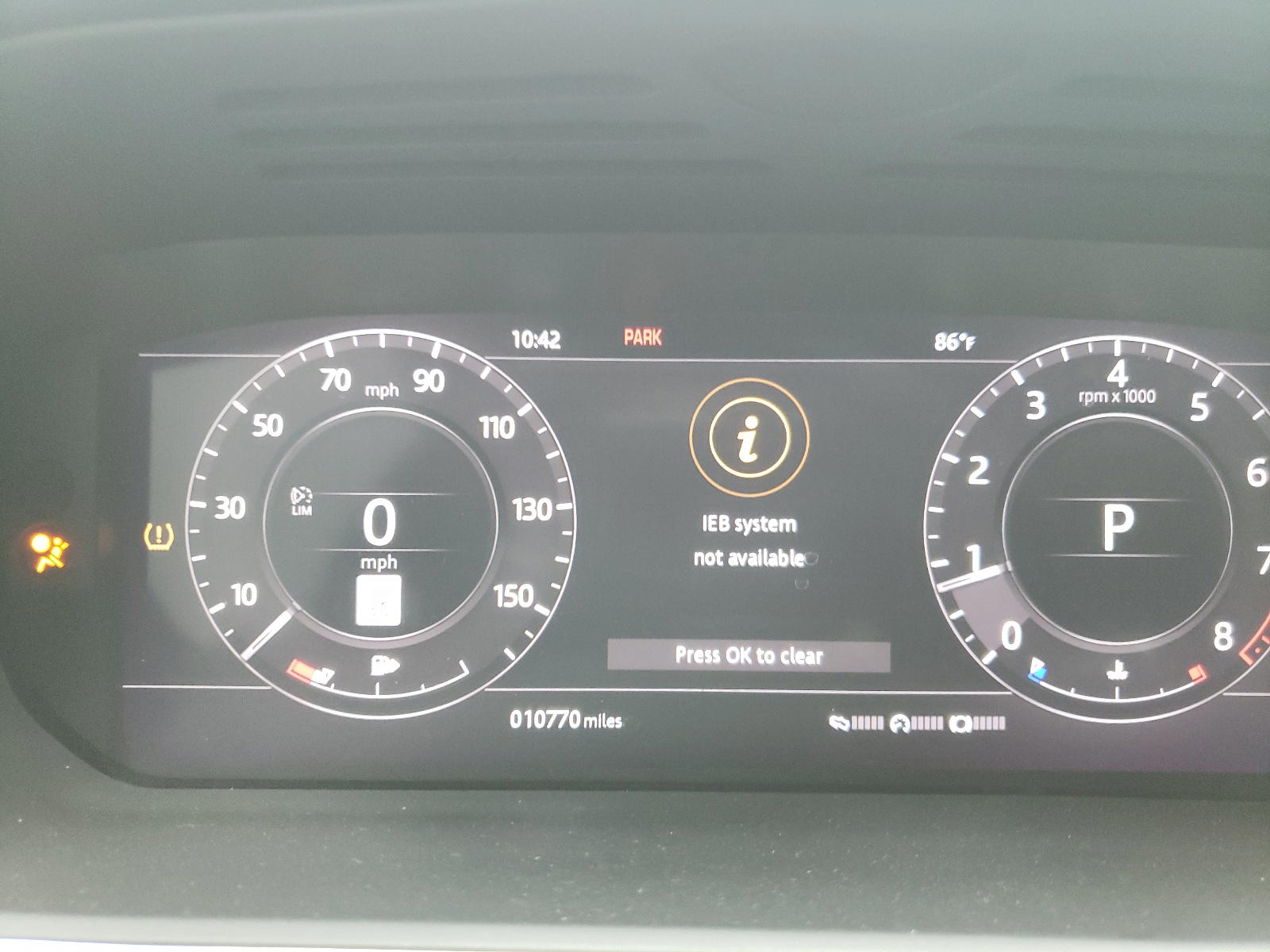 Photo 8 from auction – 2018 LAND ROVER RANGE ROVE with VIN SALGR2RV2JA396256