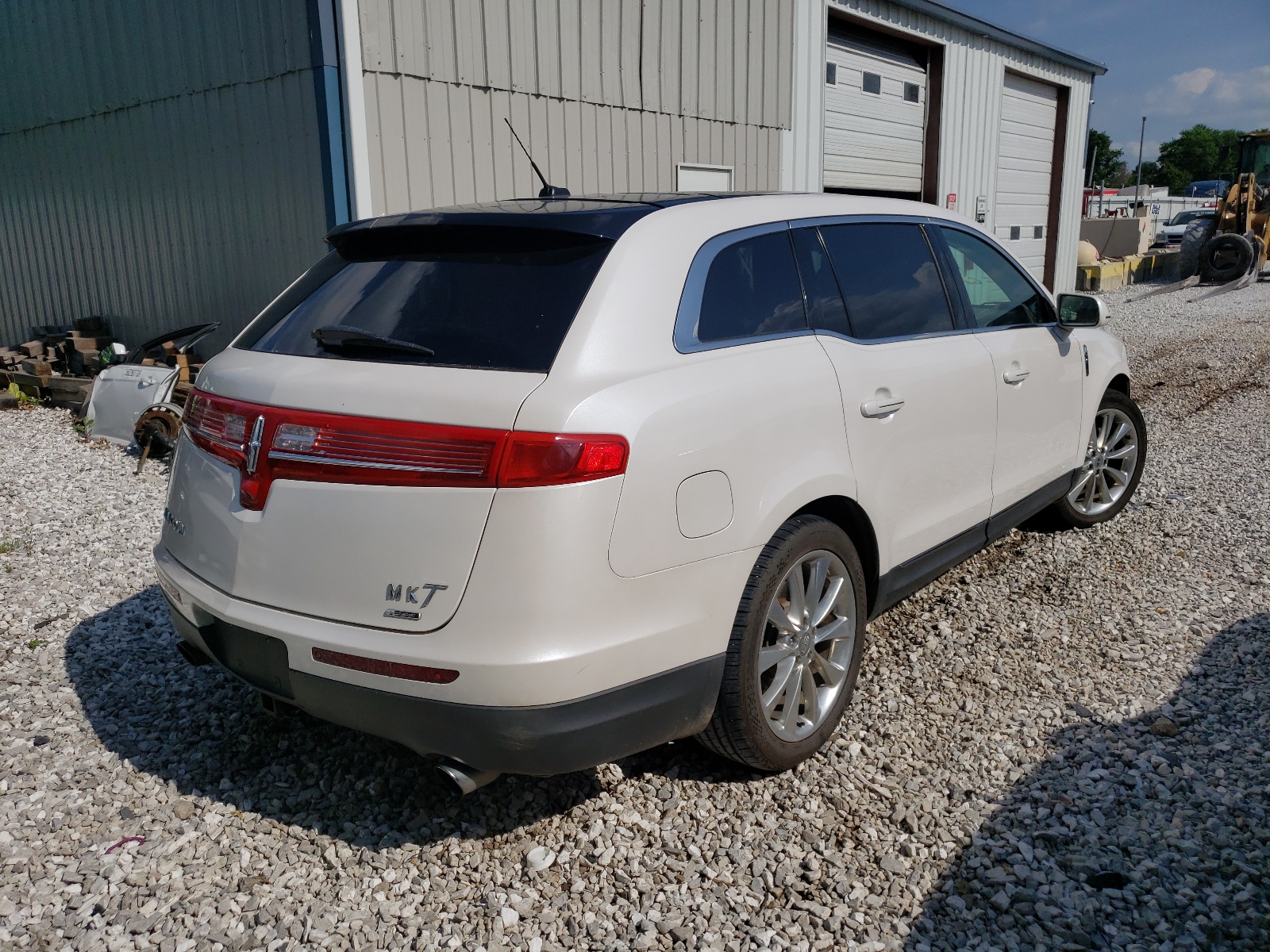 Photo 4 from auction – 2010 LINCOLN MKT with VIN 2LMHJ5ATXABJ08311