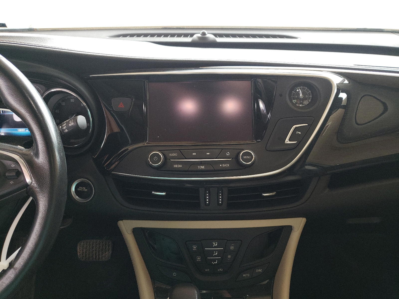 Photo 9 from auction – 2017 BUICK ENVISION P with VIN LRBFXASA3HD148034