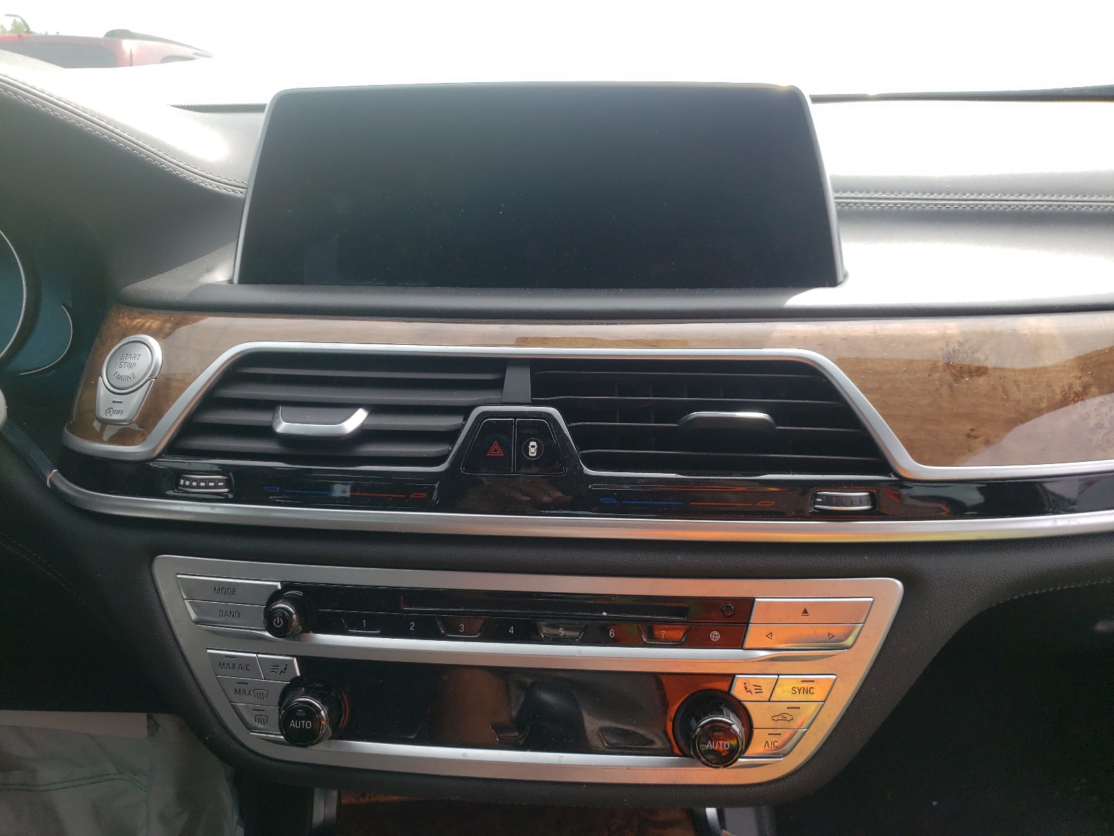 Photo 9 from auction – 2018 BMW 750 I with VIN WBA7F0C5XJGM23100
