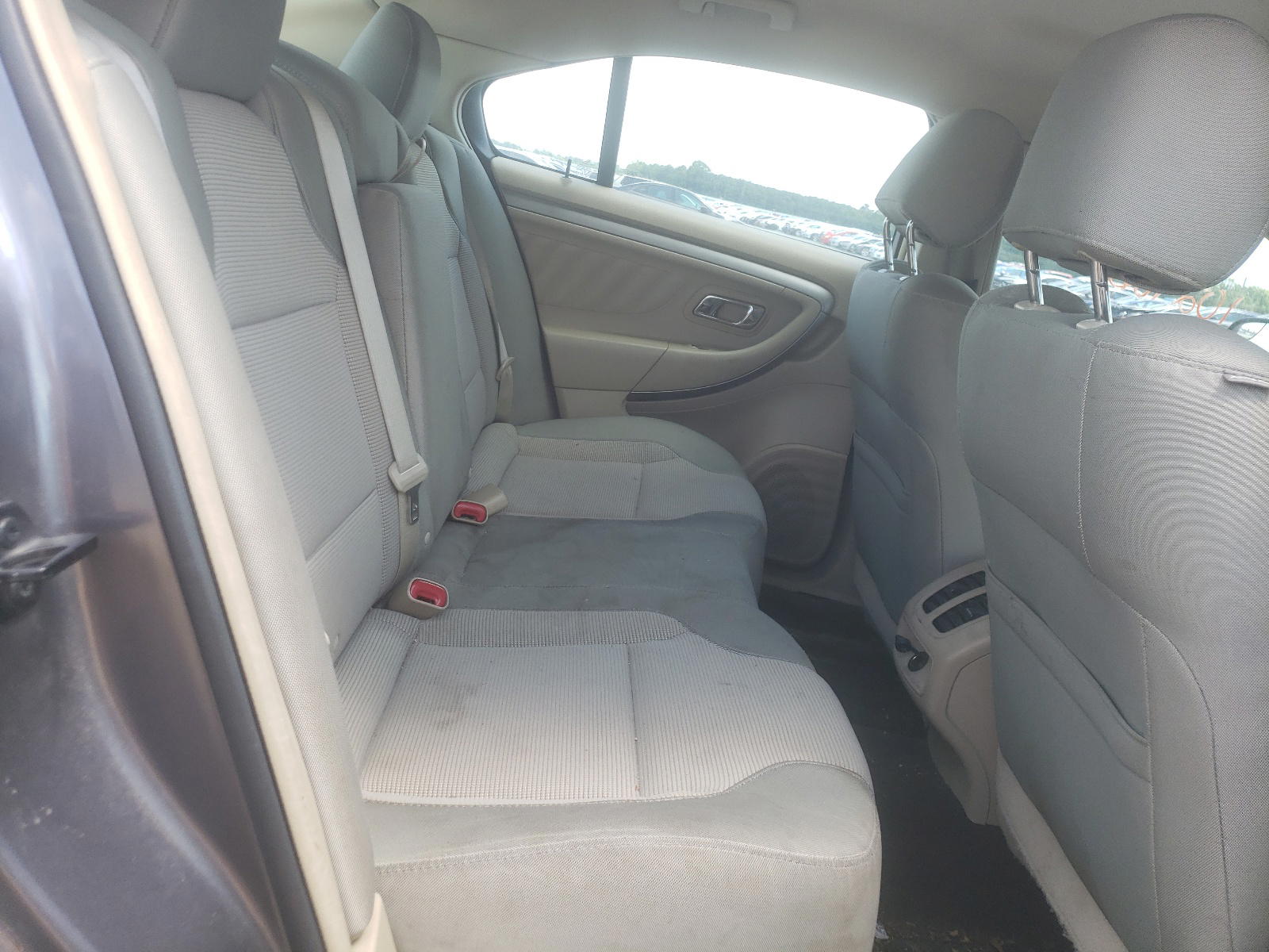 Photo 6 from auction – 2013 FORD TAURUS SEL with VIN 1FAHP2E94DG215403