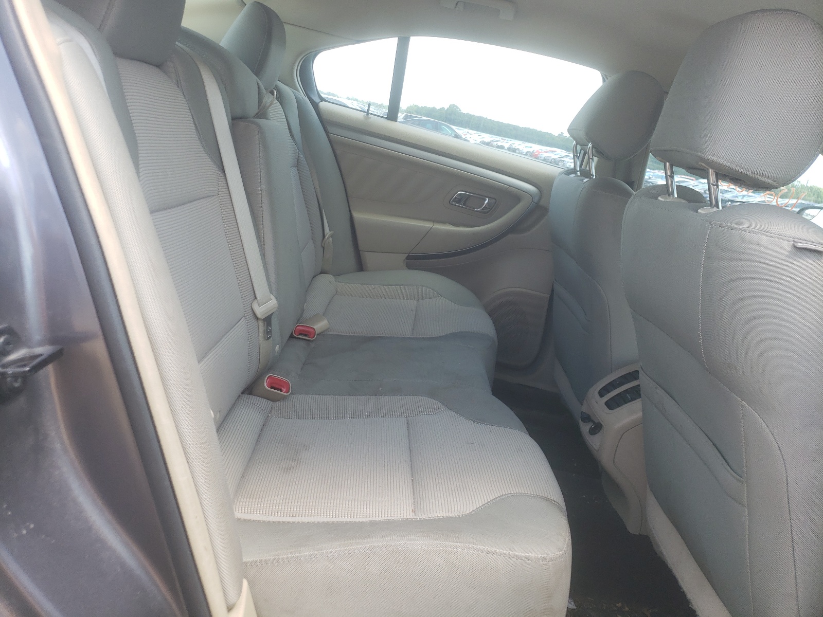Foto 6 de la subasta – 2013 FORD TAURUS SEL con VIN 1FAHP2E94DG215403