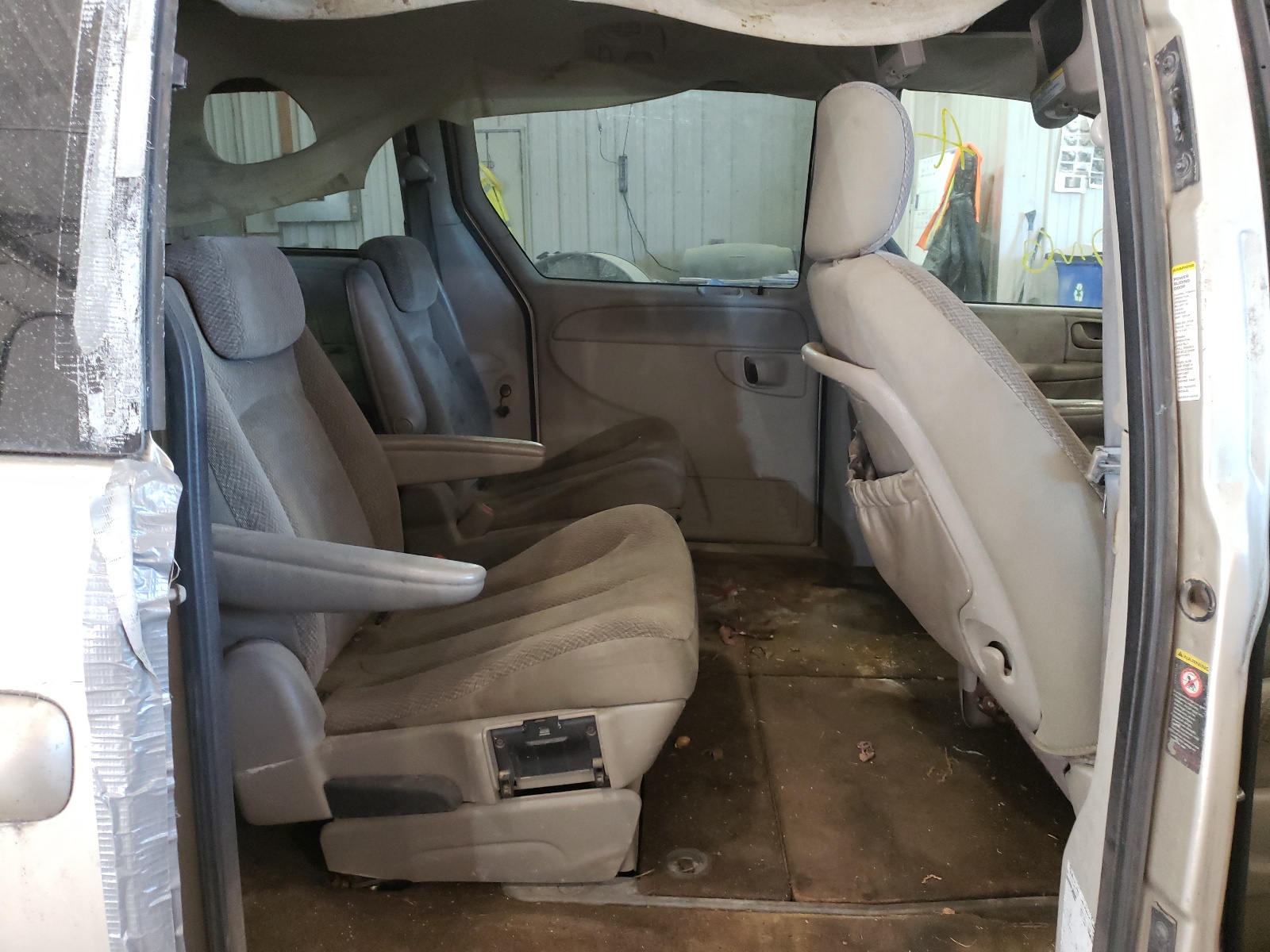 Photo 6 from auction – 2005 CHRYSLER TOWN & COU with VIN 2C8GP54L55R268310
