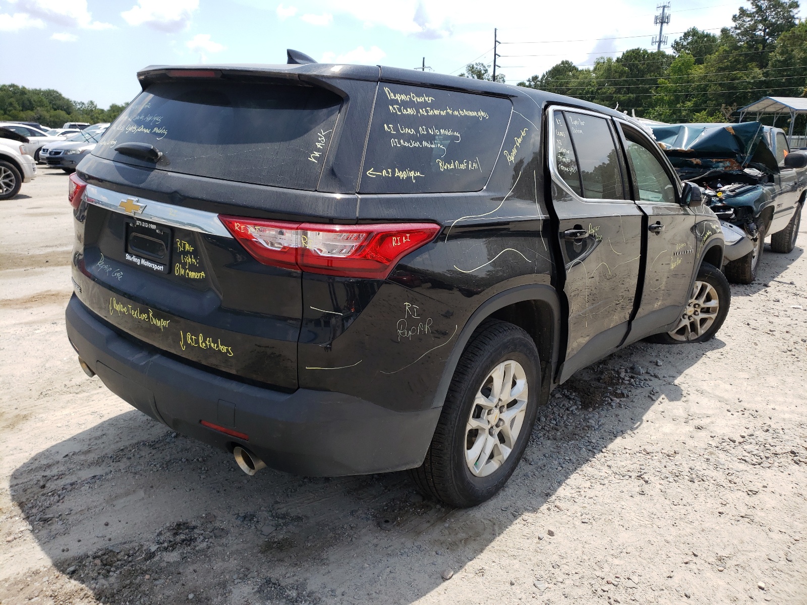 Photo 4 from auction – 2019 CHEVROLET TRAVERSE L with VIN 1GNERFKW8KJ110203