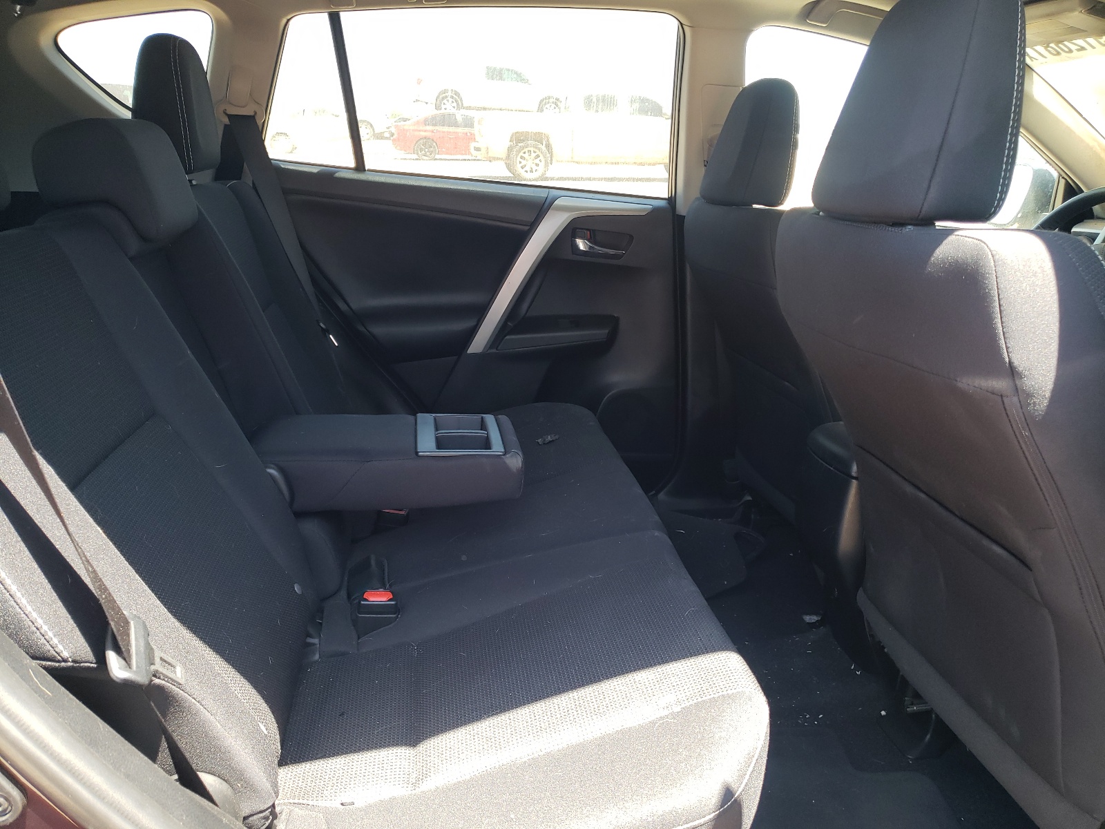 Photo 6 from auction – 2017 TOYOTA RAV4 XLE with VIN 2T3WFREV2HW402207