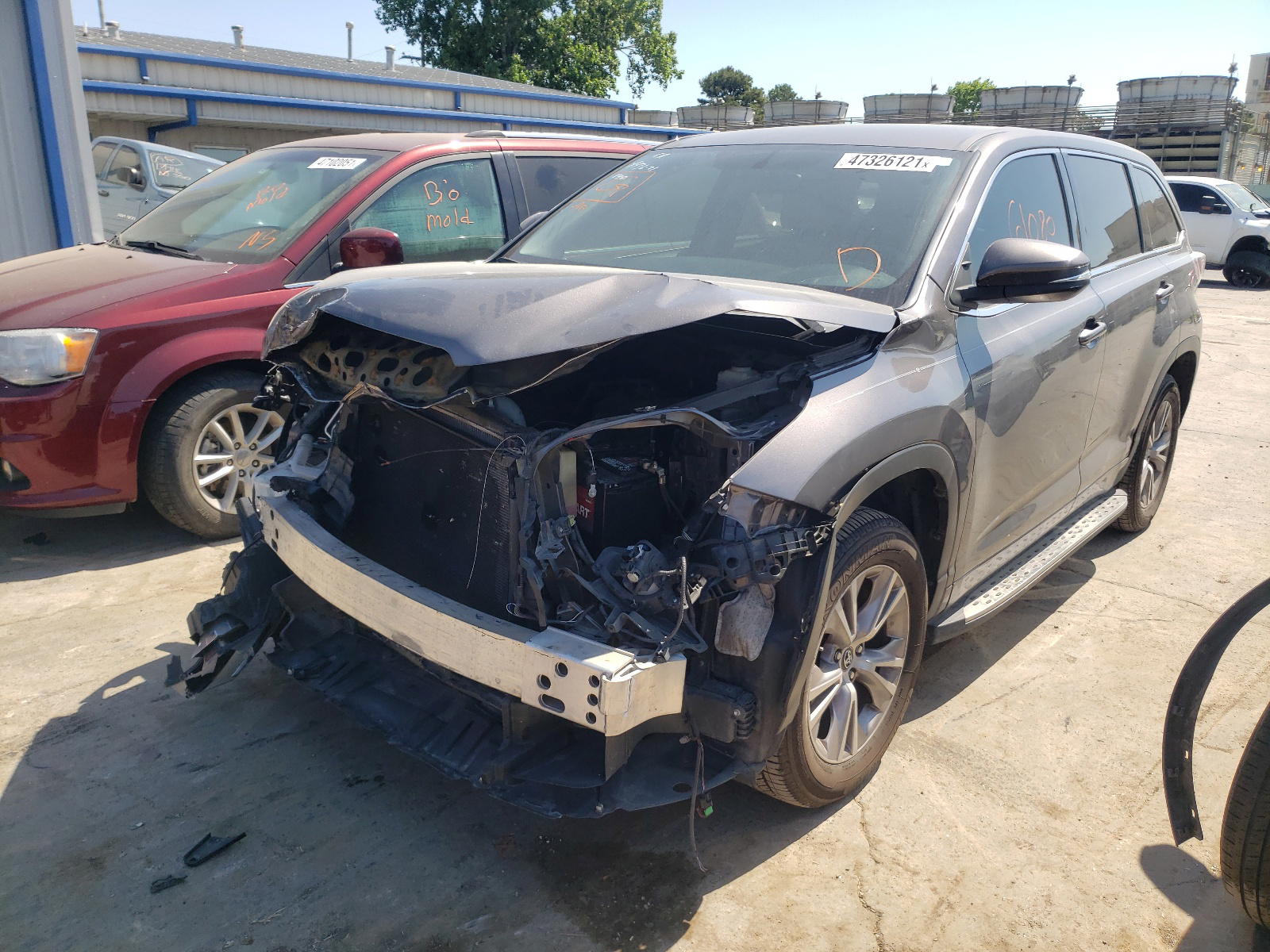 Photo 2 from auction – 2016 TOYOTA HIGHLANDER with VIN 5TDZKRFH5GS177489