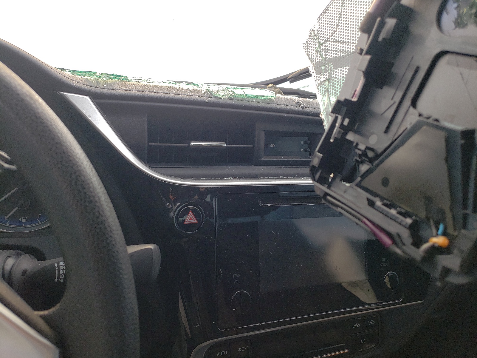 Photo 9 from auction – 2018 TOYOTA COROLLA L with VIN 5YFBURHE0JP740978
