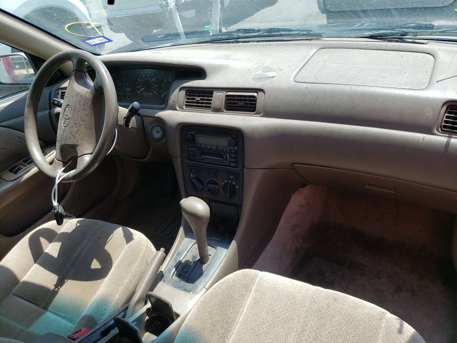 Photo 9 from auction – 2000 TOYOTA CAMRY CE with VIN 4T1BG22K9YU627634