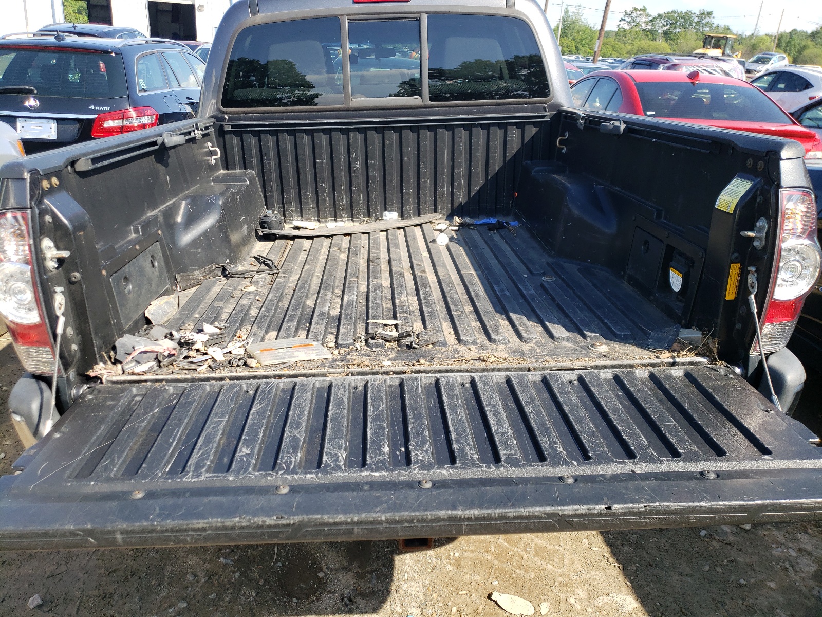 Photo 9 from auction – 2015 TOYOTA TACOMA DOU with VIN 5TFLU4EN2FX124882
