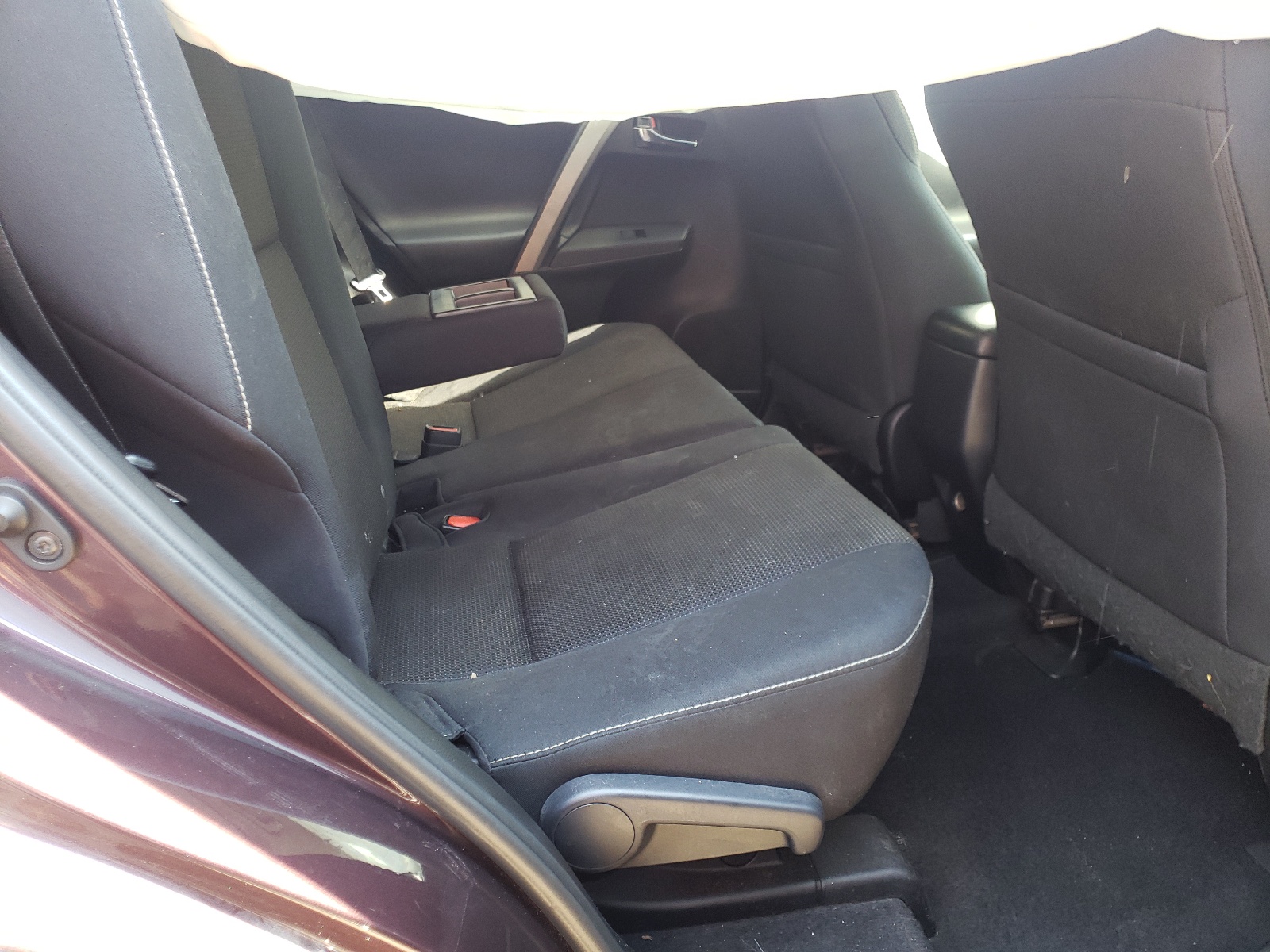 Photo 6 from auction – 2017 TOYOTA RAV4 XLE with VIN 2T3RFREV1HW558462