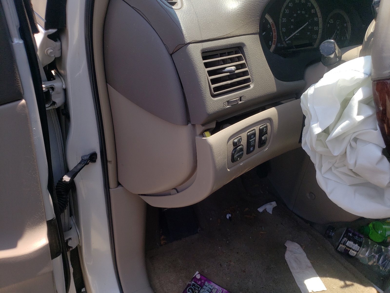 Photo 8 from auction – 2004 TOYOTA SIENNA XLE with VIN 5TDZA22C94S172005