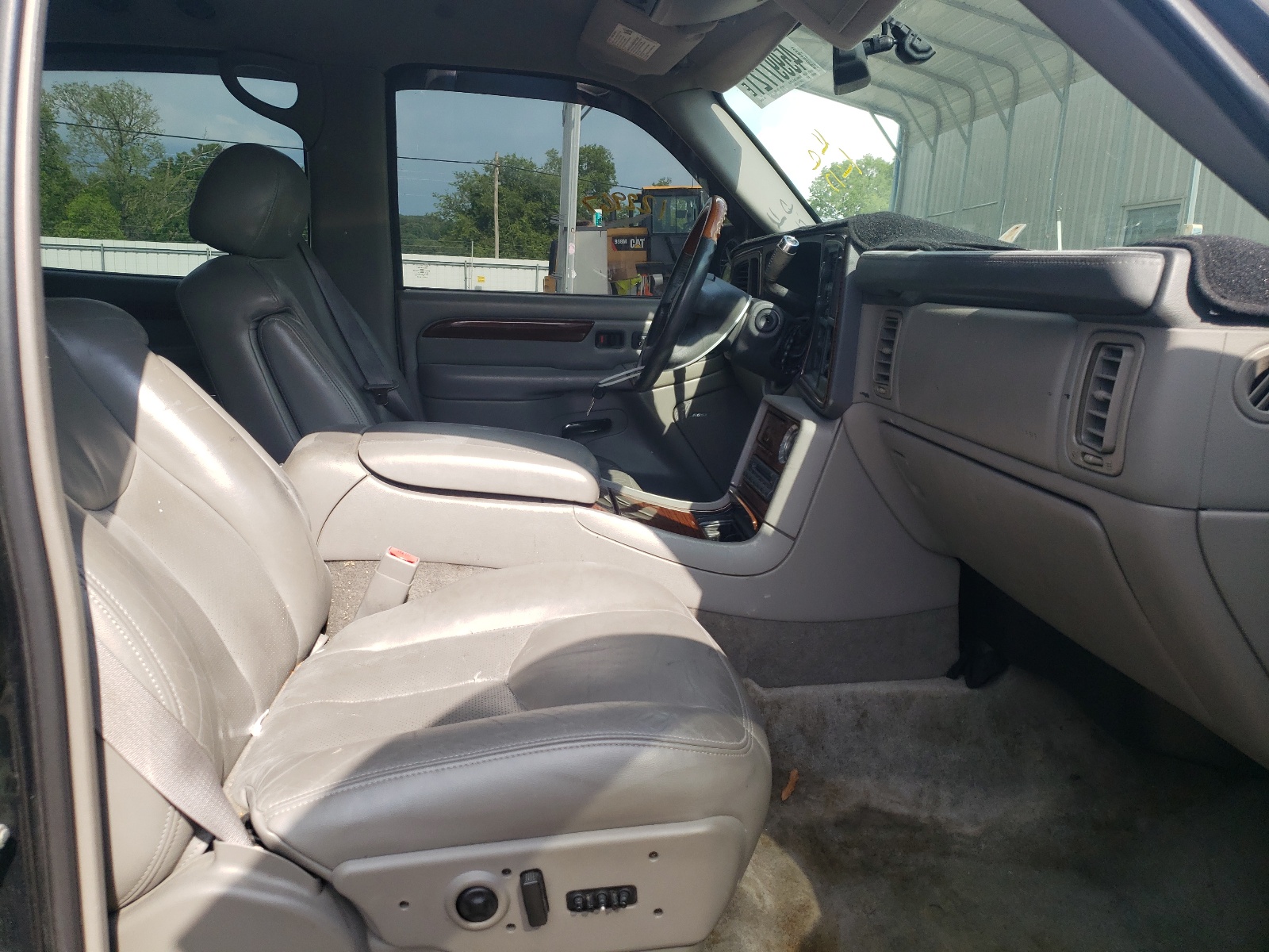 Photo 5 from auction – 2004 CADILLAC ESCALADE L with VIN 1GYEK63N84R240340