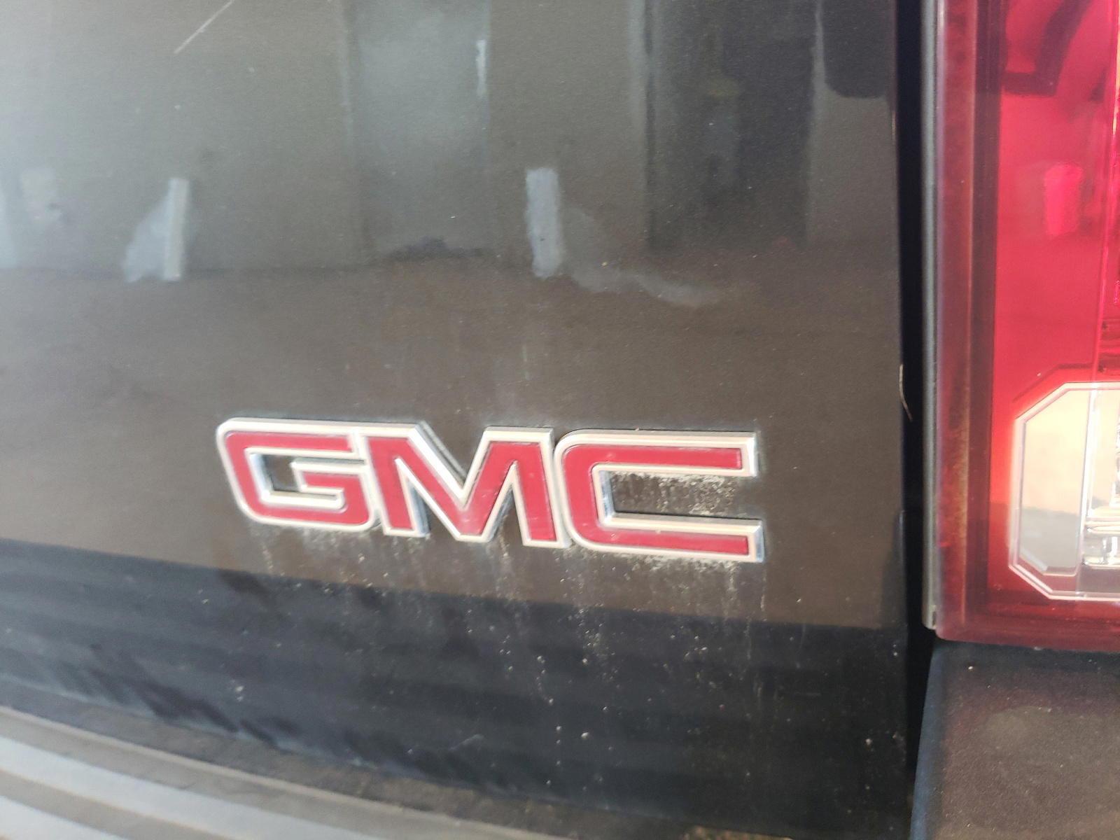 Photo 9 from auction – 2011 GMC YUKON DENA with VIN 1GKS1EEF3BR215214