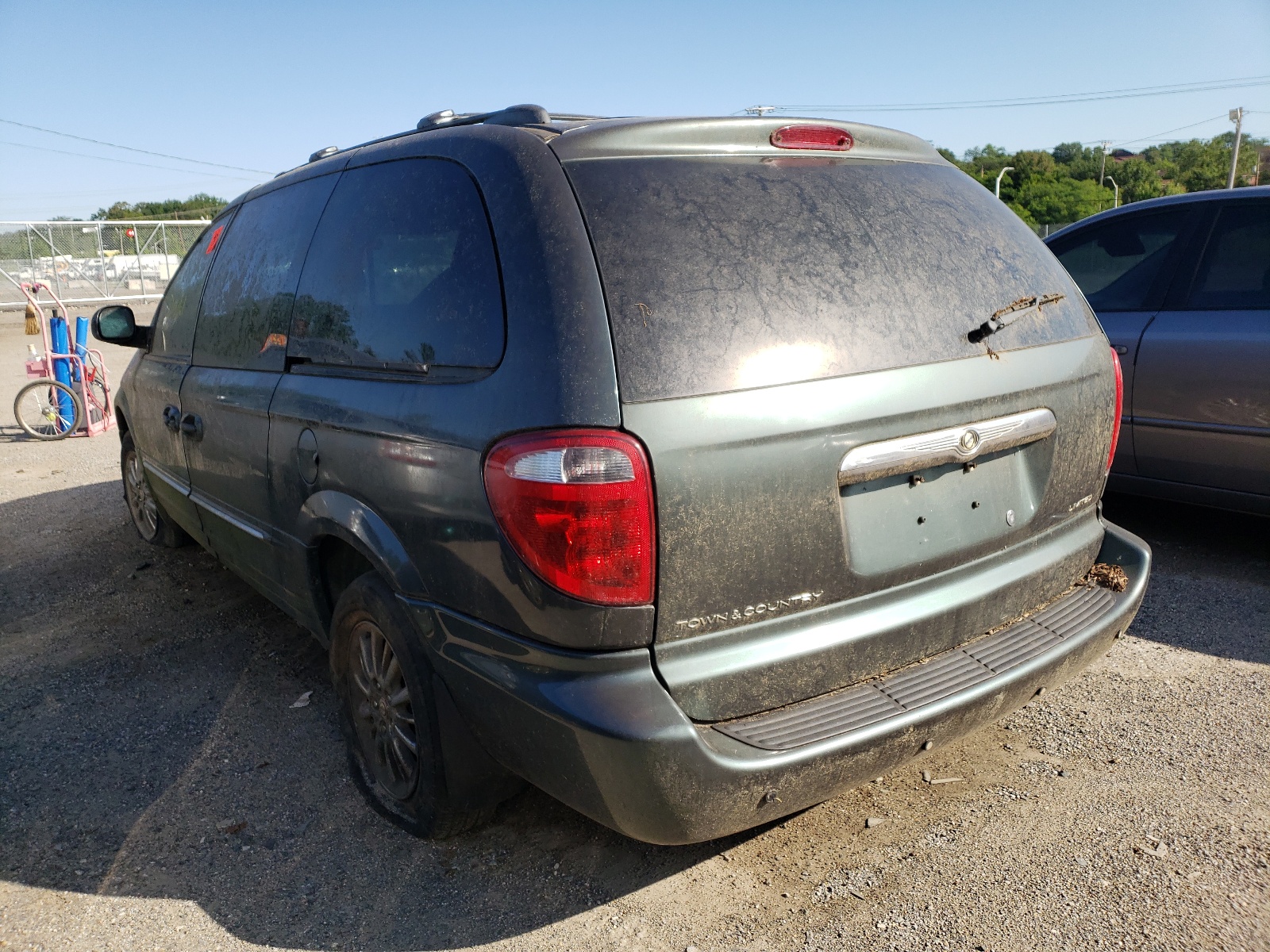 Photo 3 from auction – 2003 CHRYSLER TOWN AND C with VIN 2C8GP64L93R266546