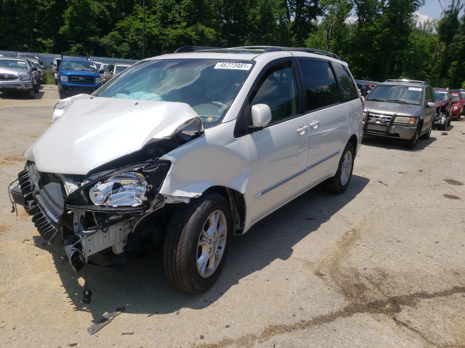 Photo 2 from auction – 2004 TOYOTA SIENNA XLE with VIN 5TDZA22C94S172005