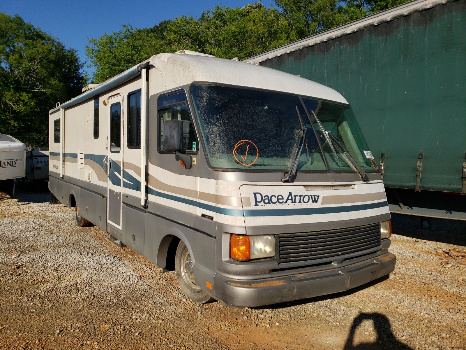 CHEVROLET P30 1994 with VIN 1GBKP37N2R3321271 - Photo from auction