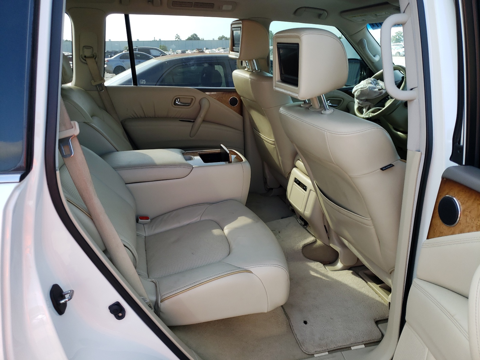 Photo 6 from auction – 2011 INFINITI QX56 with VIN JN8AZ2NF4B9503682