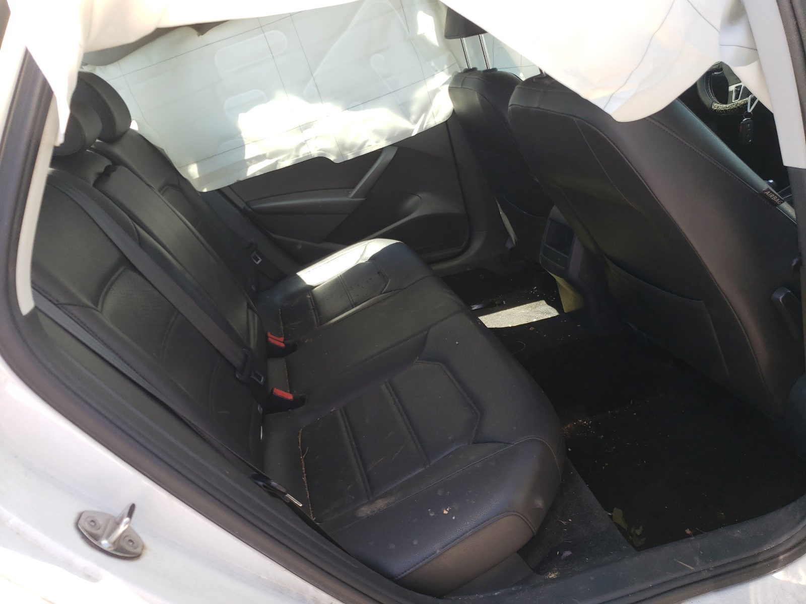 Photo 6 from auction – 2015 VOLKSWAGEN PASSAT S with VIN 1VWAT7A30FC083320